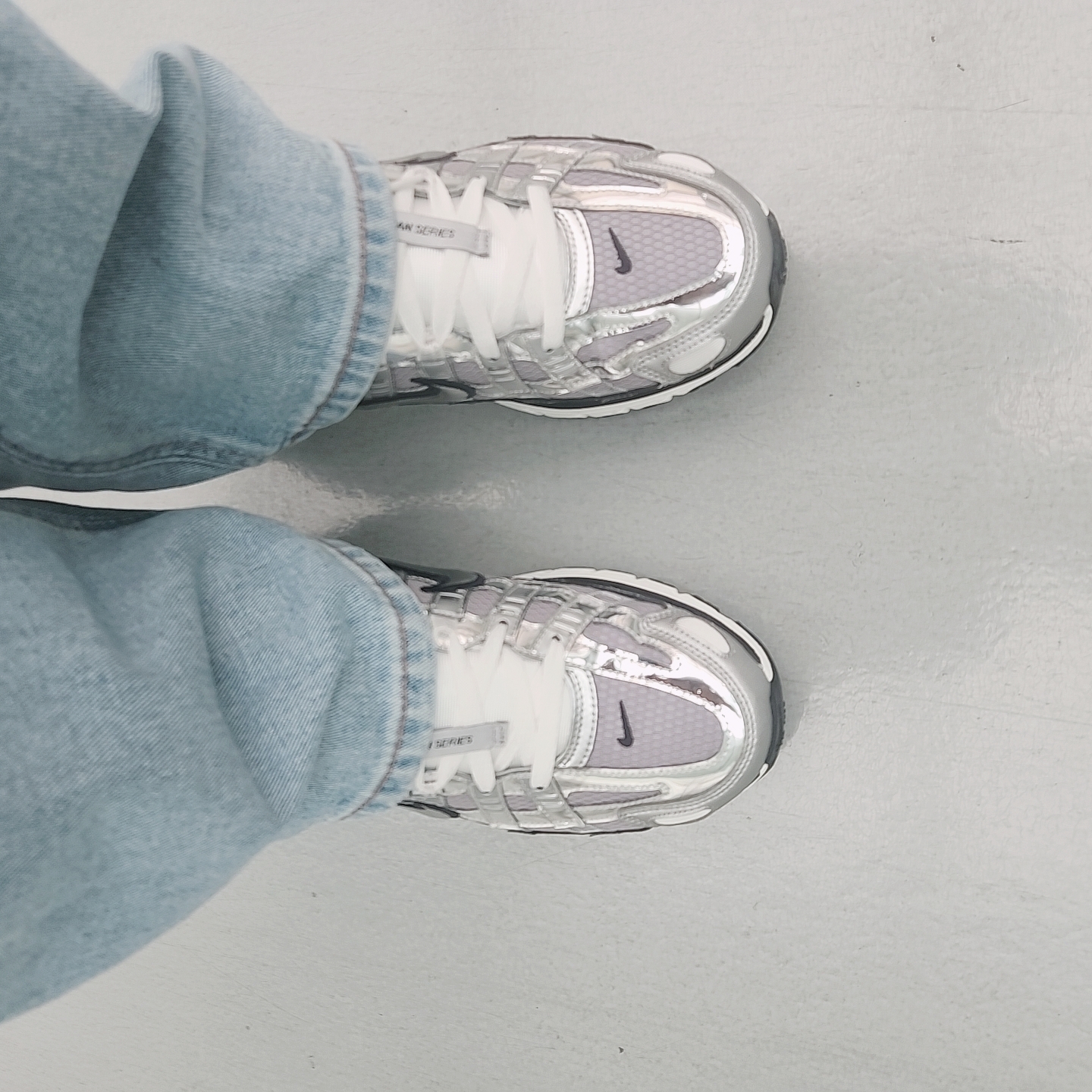 Nike P-6000 Metallic Silver 착용 스타일 - 2