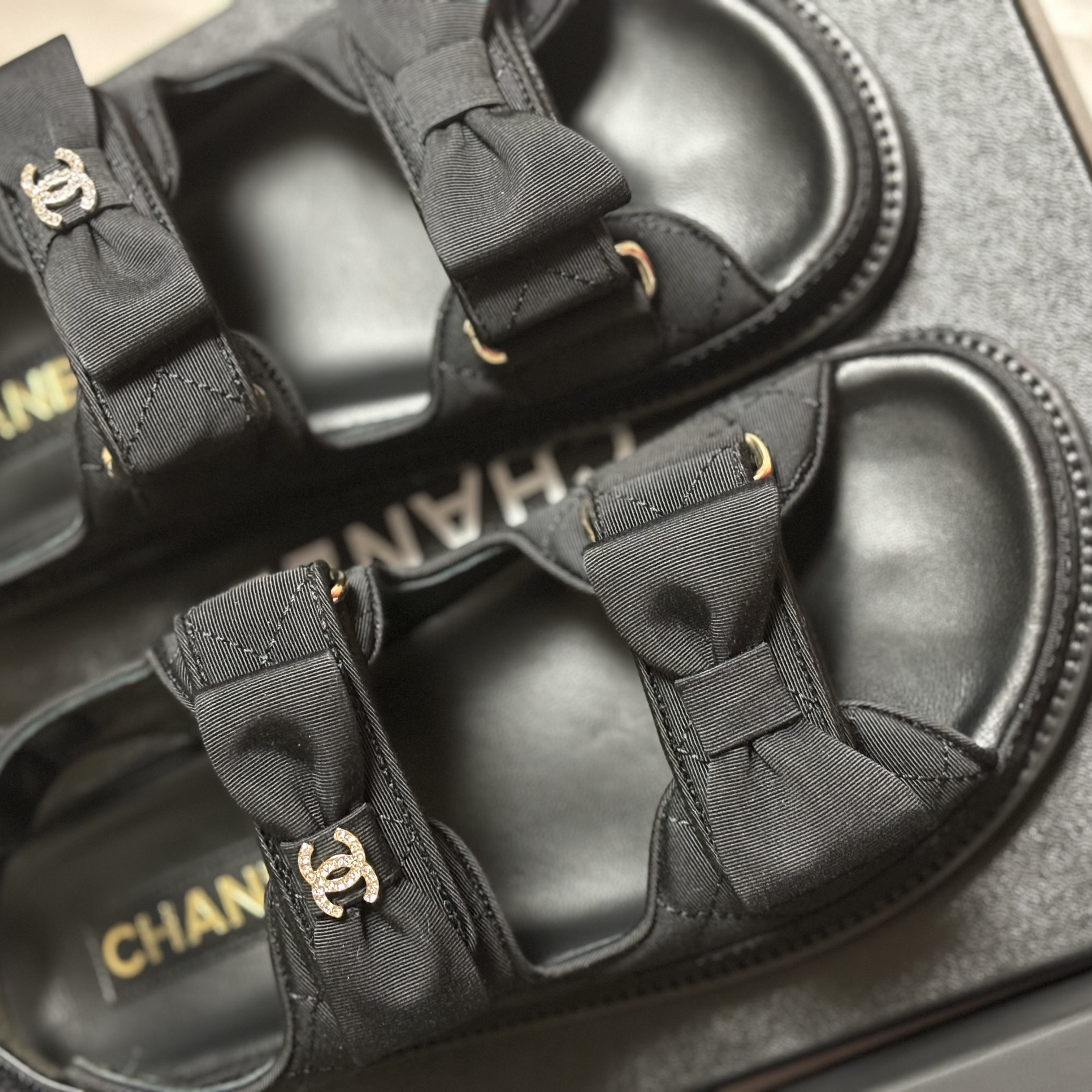(W) Chanel Sandals Grosgrain & Black 착용 스타일