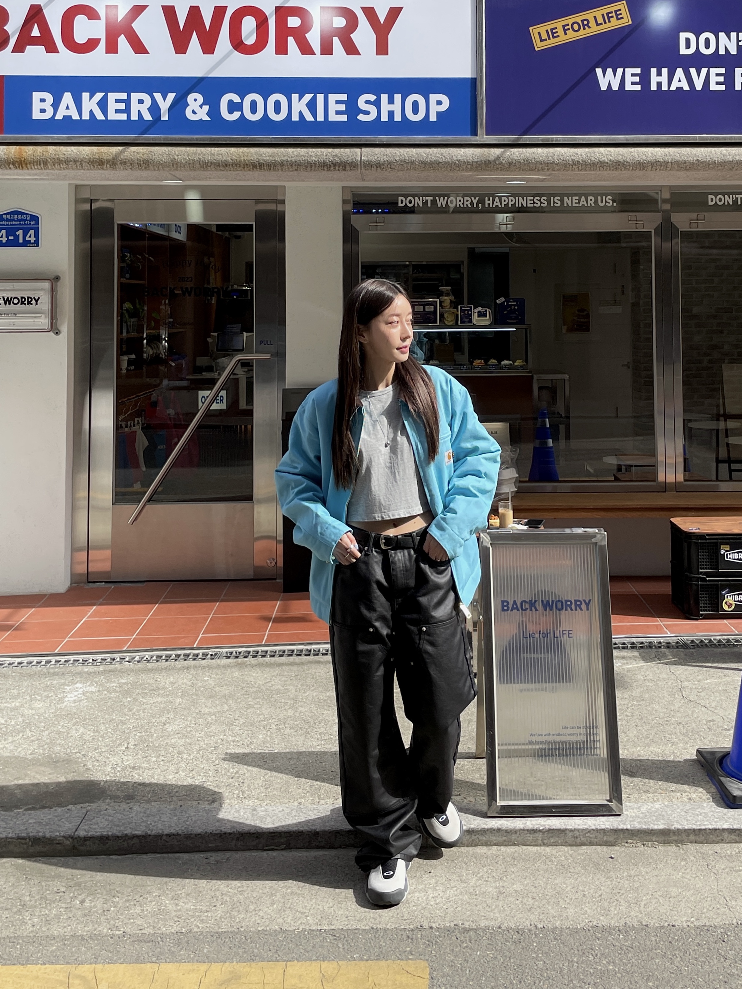 Carhartt WIP x IAB Studio OG Detroit Jacket Milky Blue, Oakley Factory Team x Brain Dead Flesh White Birch 착용 스타일 - 3