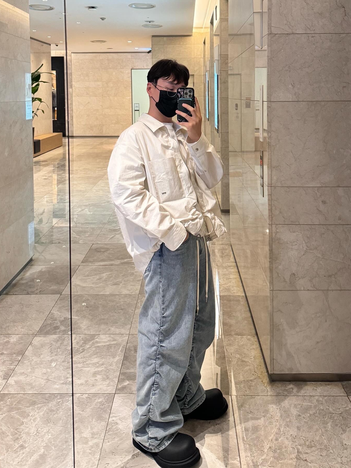 Wooyoungmi Shearling Wide Denim Pants Blue - 24SS, Balenciaga Steroid Derby Black 착용 스타일 - 2