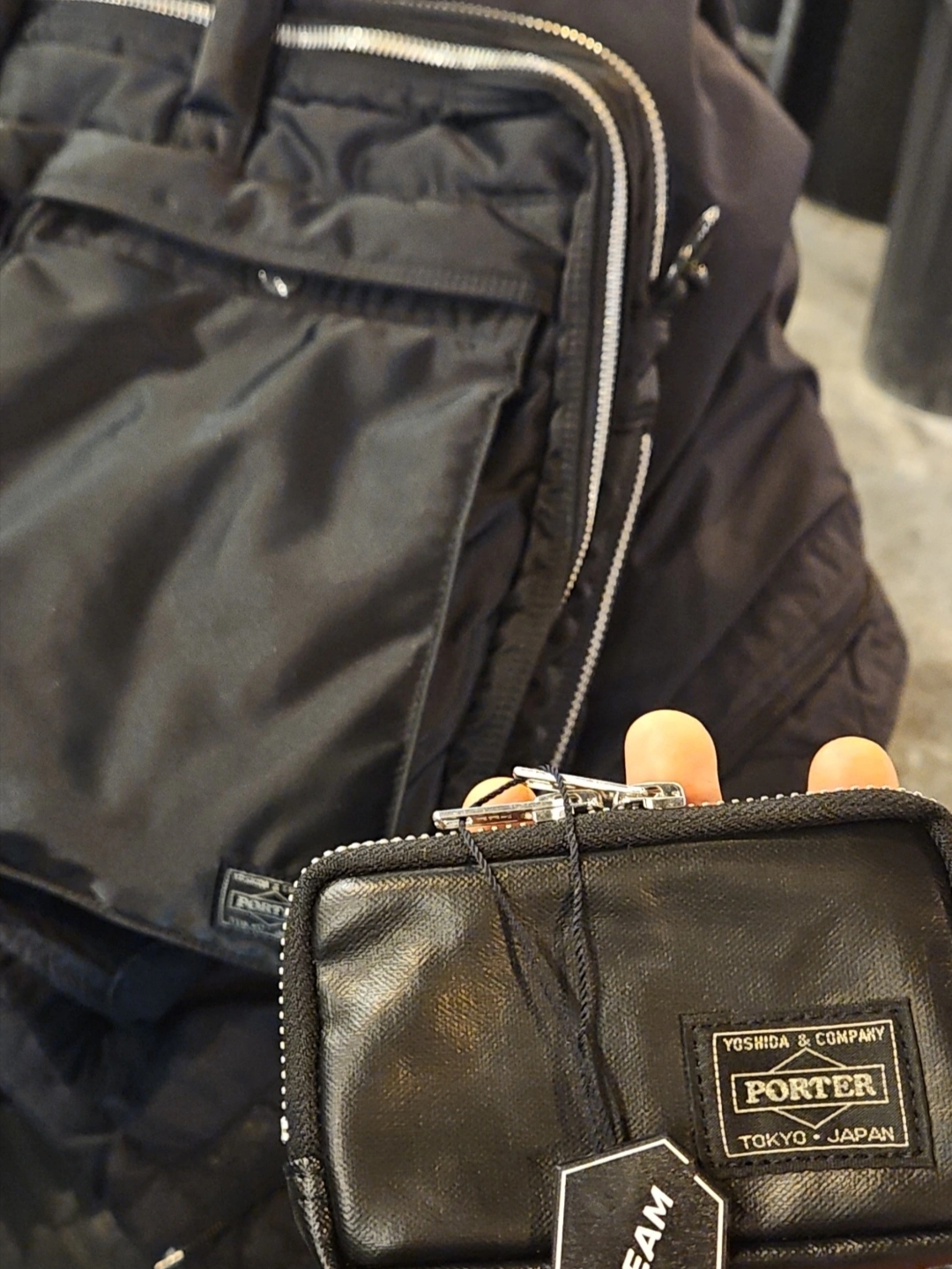 Porter Freestyle Multi Coin Case Black, Porter Tanker 2Way Briefcase Black 착용 스타일