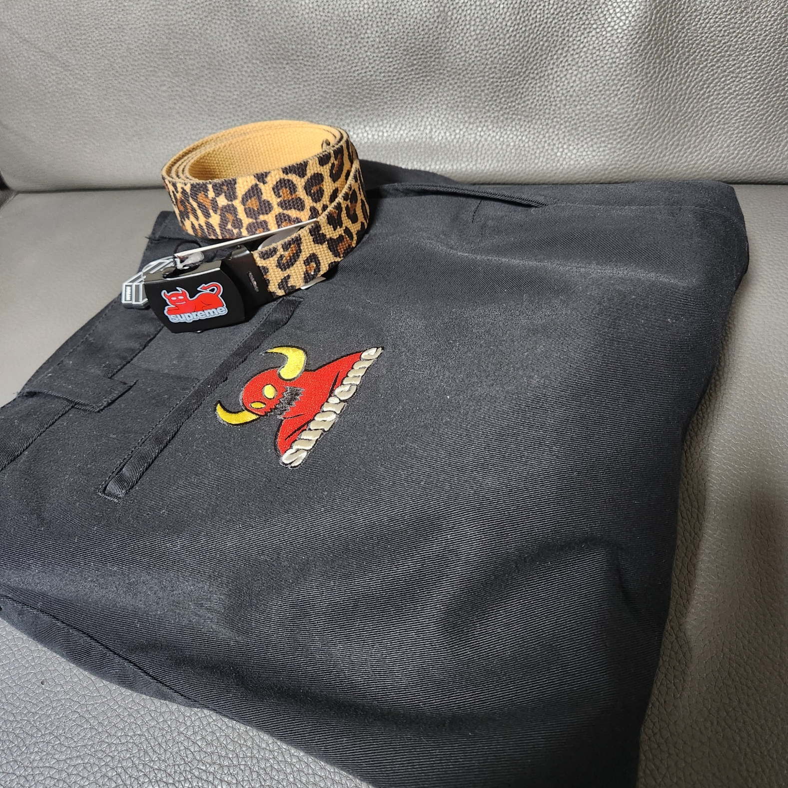 Supreme x Toy Machine Webbing Belt Leopard - 24SS, Supreme x Toy Machine Work Pant Black - 24SS 착용 스타일