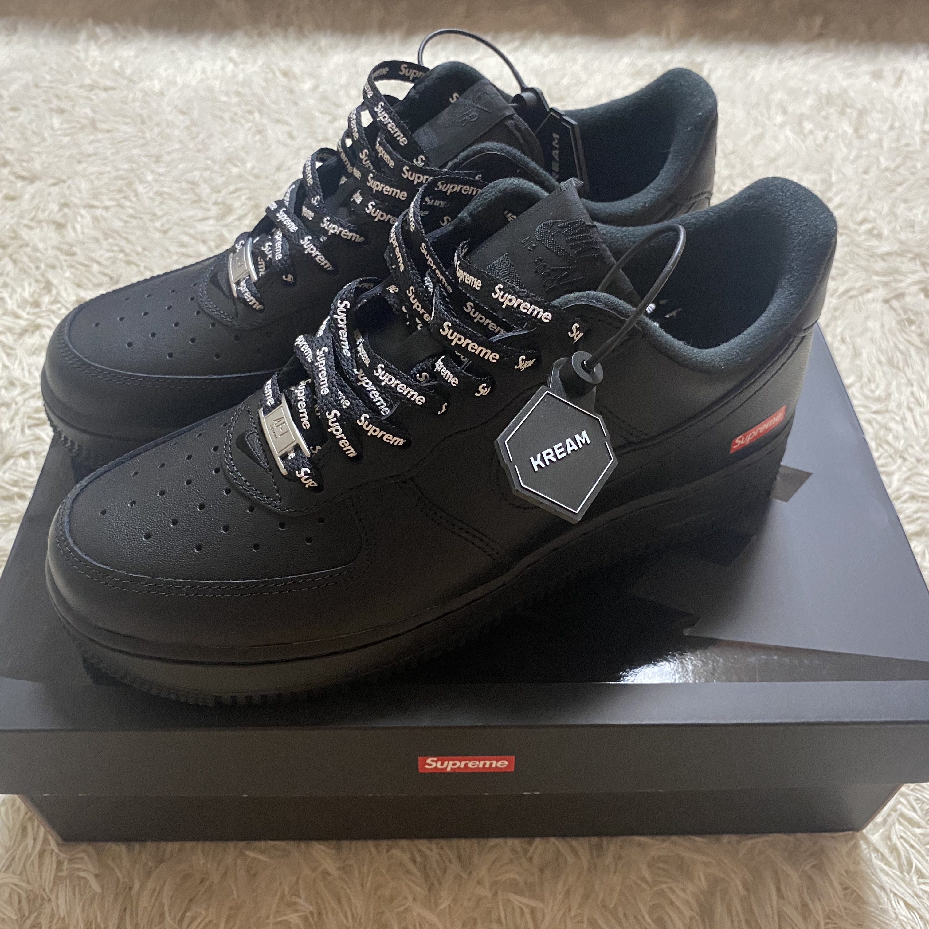 Nike x Supreme Air Force 1 Low Black 착용 스타일