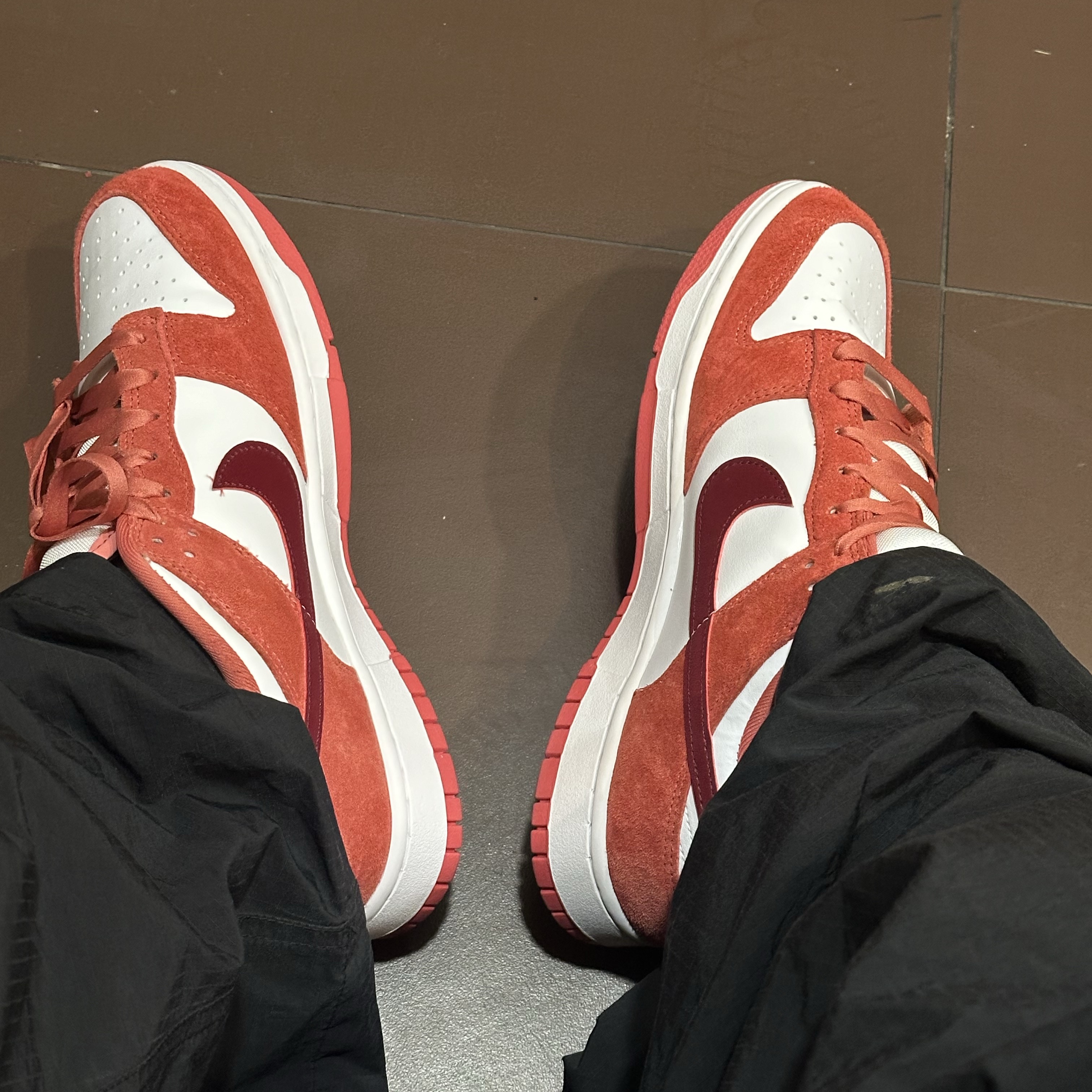 (W) Nike Dunk Low Valentine Day White Adobe 착용 스타일 - 2