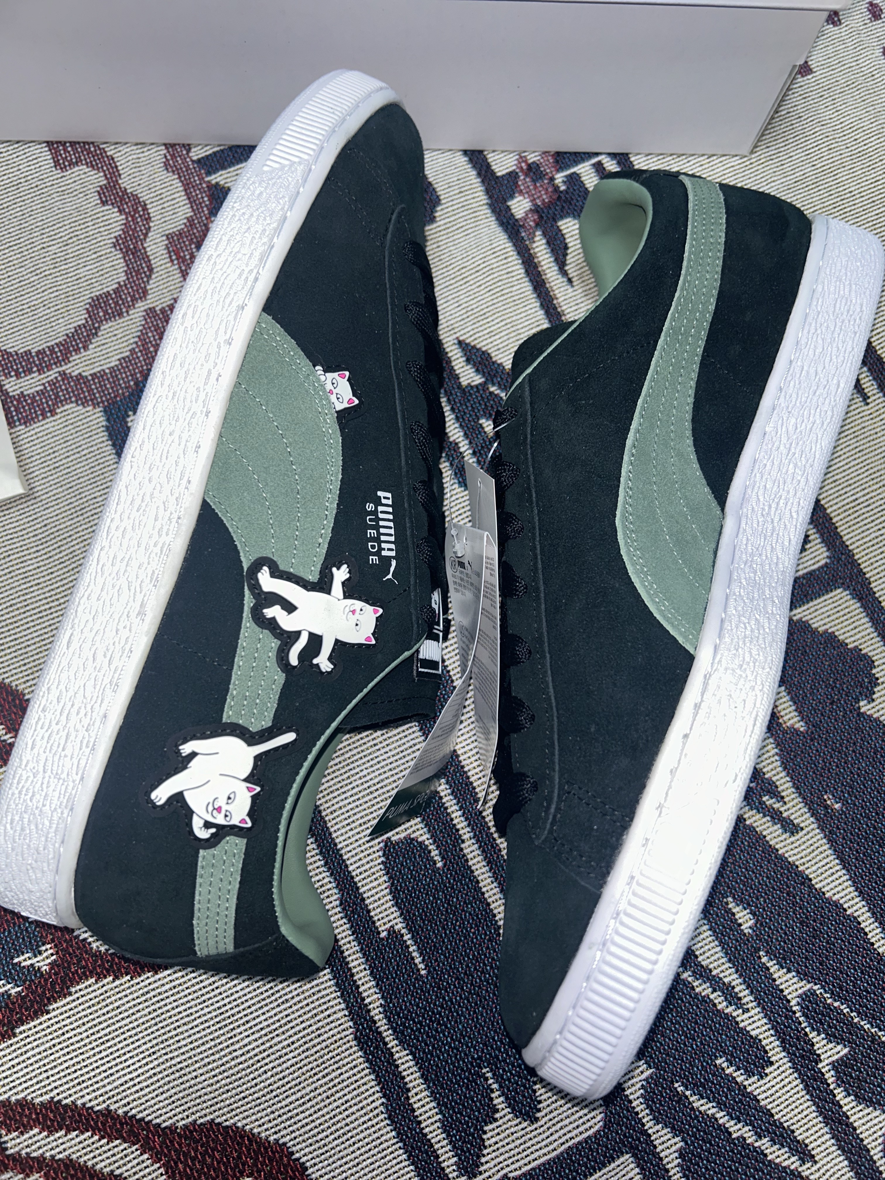 Puma x RIPNDIP Suede Black Eucalyptus 착용 스타일 - 5