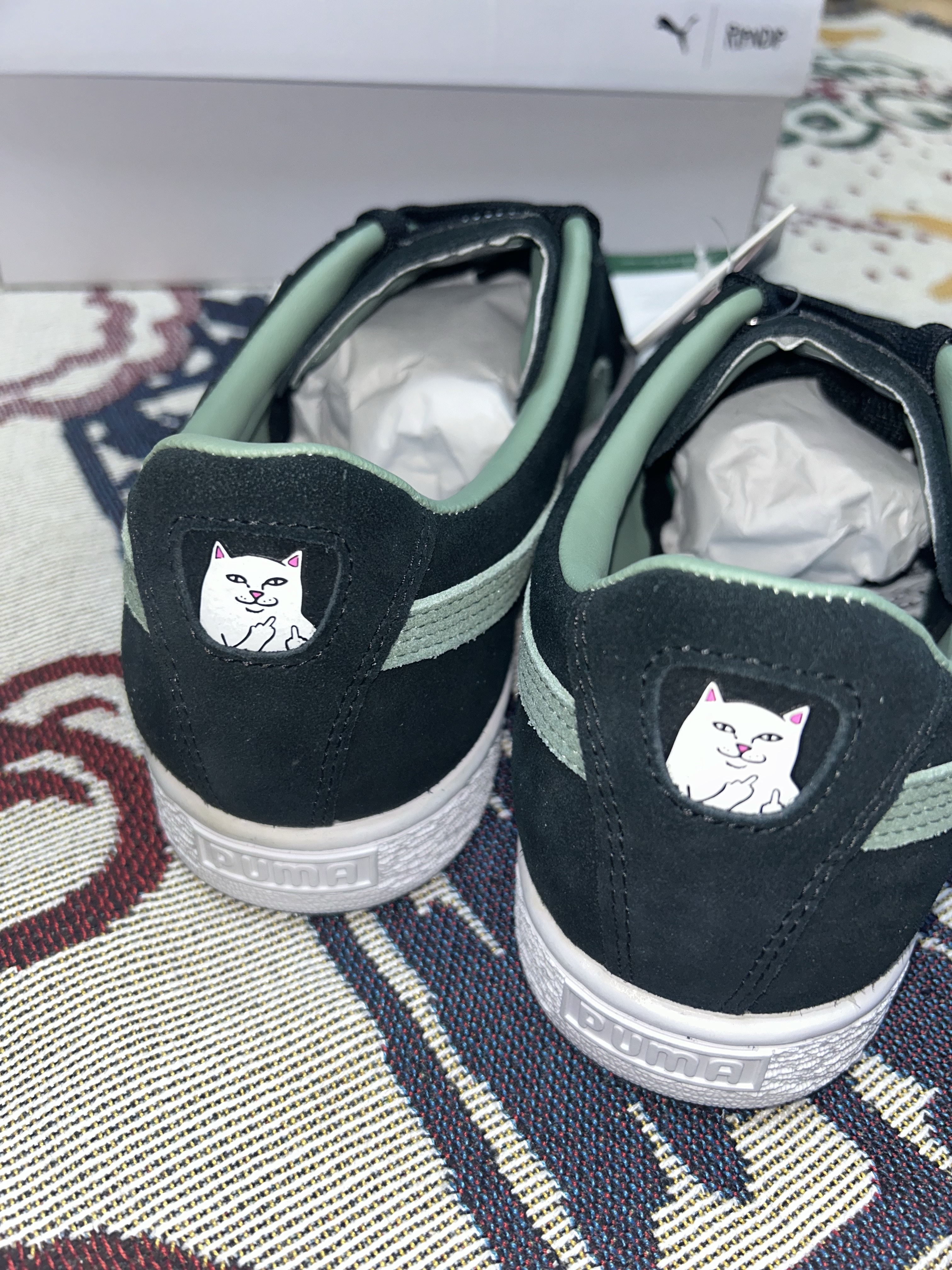 Puma x RIPNDIP Suede Black Eucalyptus 착용 스타일 - 4