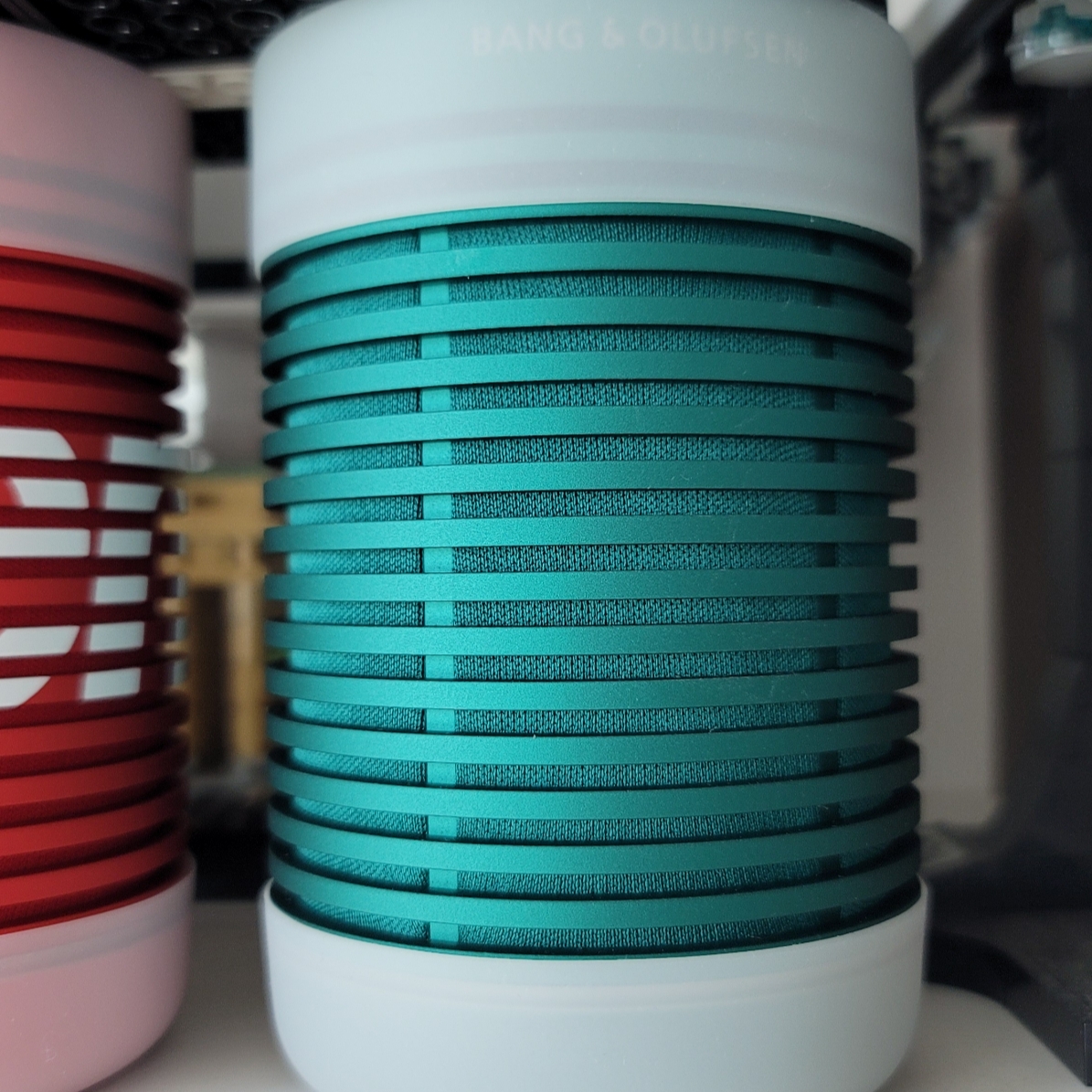 Bang & Olufsen x Starbucks Beosound Explore Green (Korean Ver.) 착용 스타일