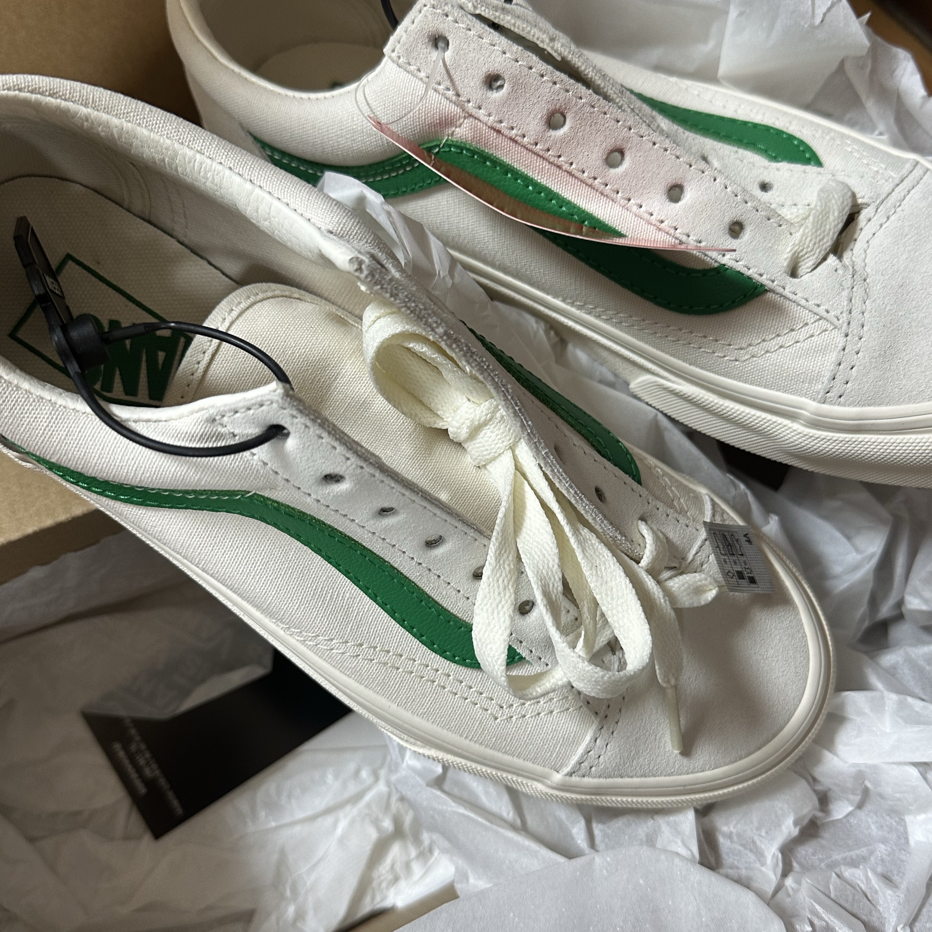 Vans Style 36 Marshmallow Jolly Green 착용 스타일