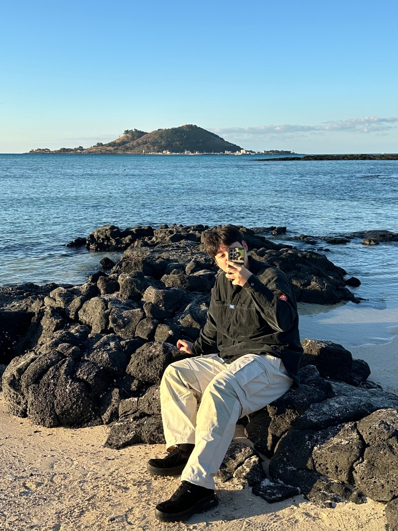 Nike ACG Smith Summit Cargo Pants Light Bone - Asia, Cav Empt Overdye Cord Design Big Shirt Charcoal - 23FW 착용 스타일 - 2