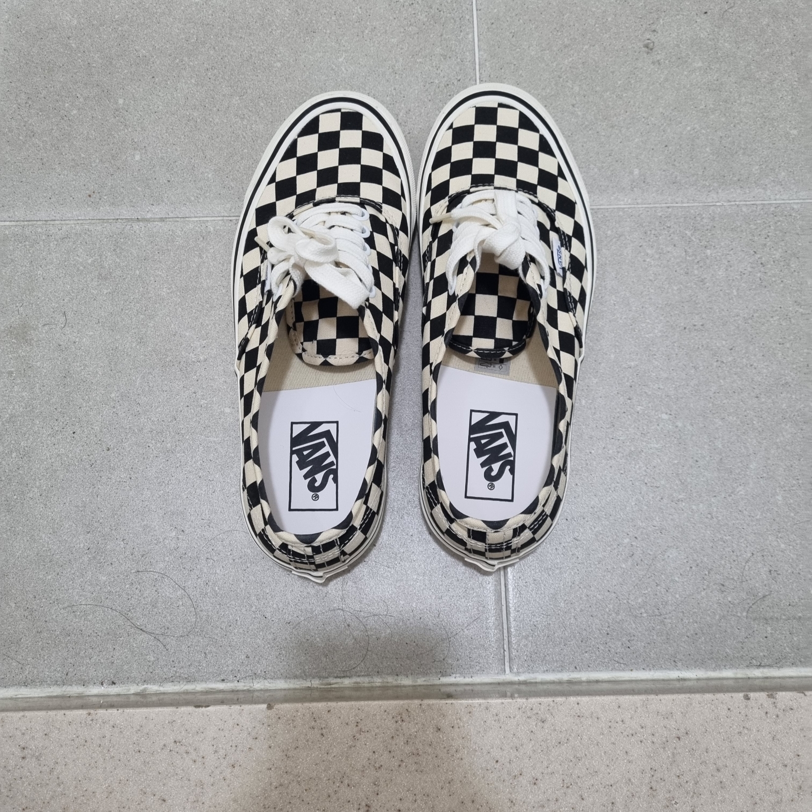 Vans Authentic 44 DX Anaheim Factory Black 착용 스타일