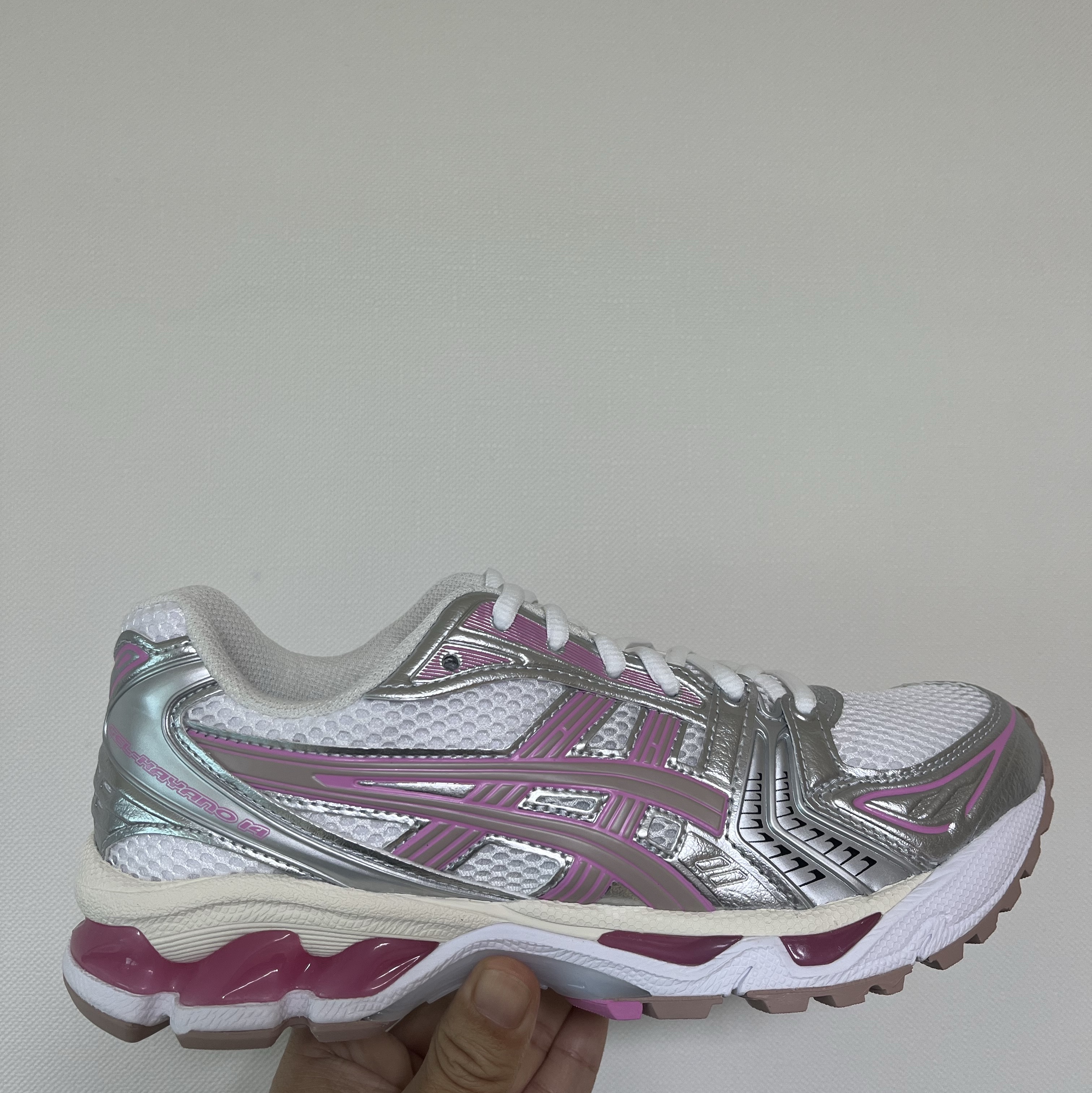 Asics Unlimited Gel-Kayano 14 White Fawn 착용 스타일 - 1