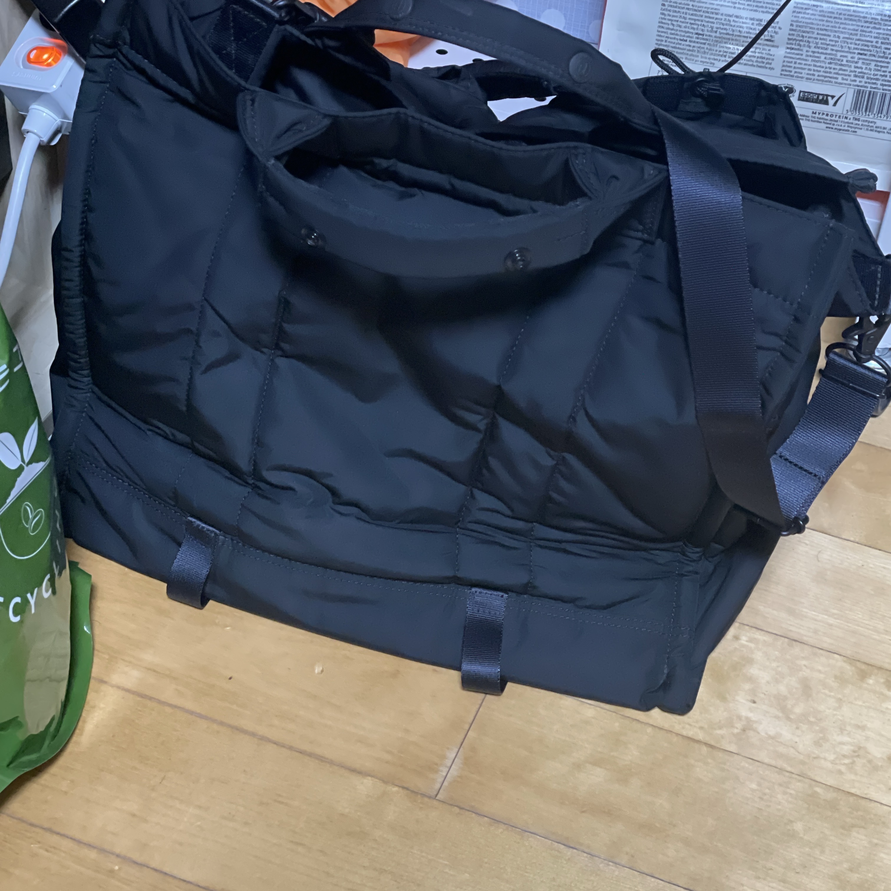 Porter Senses Tote Bag L Black 착용 스타일