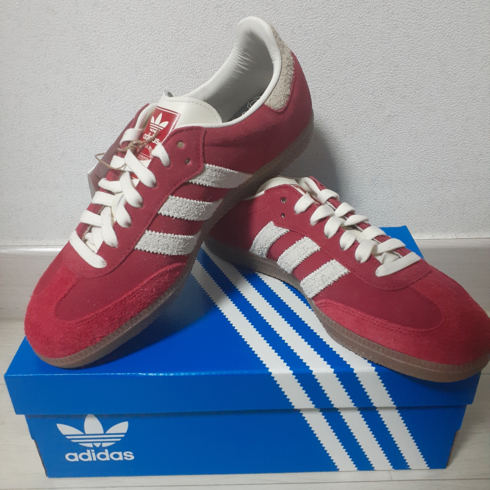 Adidas Samba OG Tal Better Scarlet Off White 착용 스타일