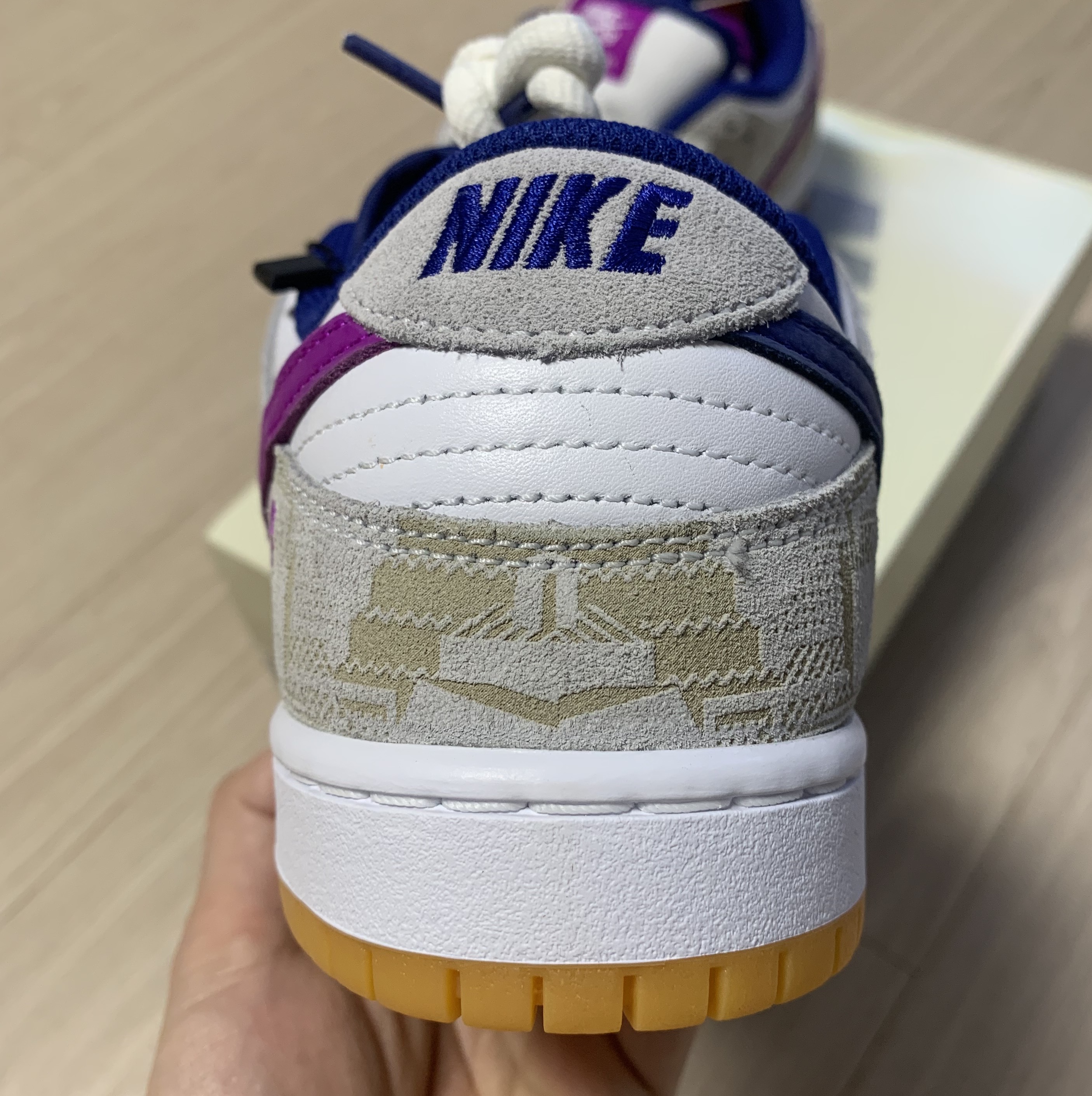 Nike x Rayssa Leal SB Dunk Low PRM Pure Platinum Vivid Purple 착용 스타일 - 5