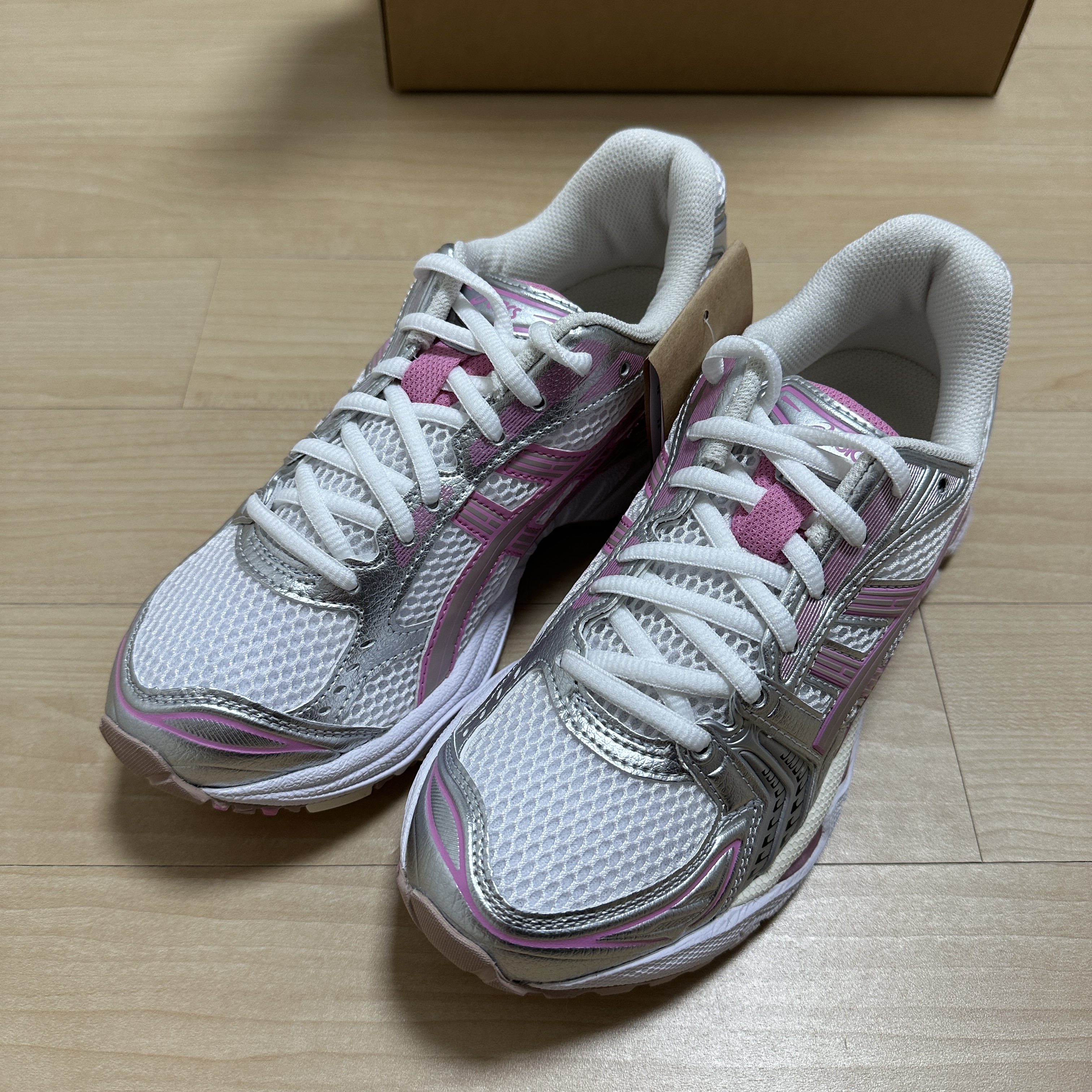 Asics Unlimited Gel-Kayano 14 White Fawn 착용 스타일