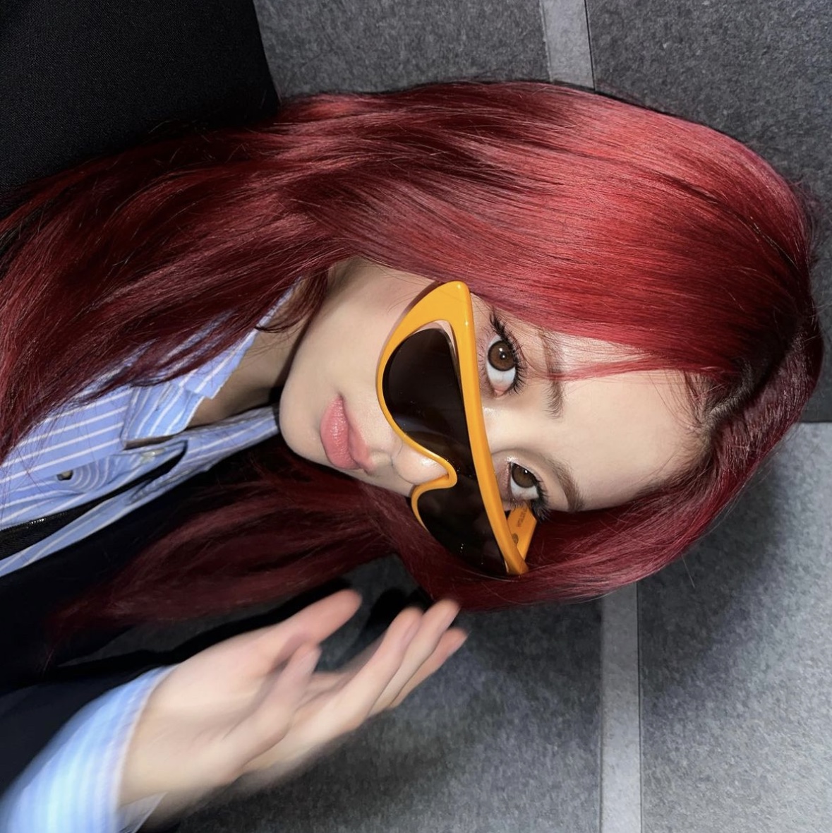 Louis Vuitton LV Split Cat Eye Sunglasses Orange, Louis Vuitton LV Split Cat Eye Sunglasses Black 착용 스타일 - 2