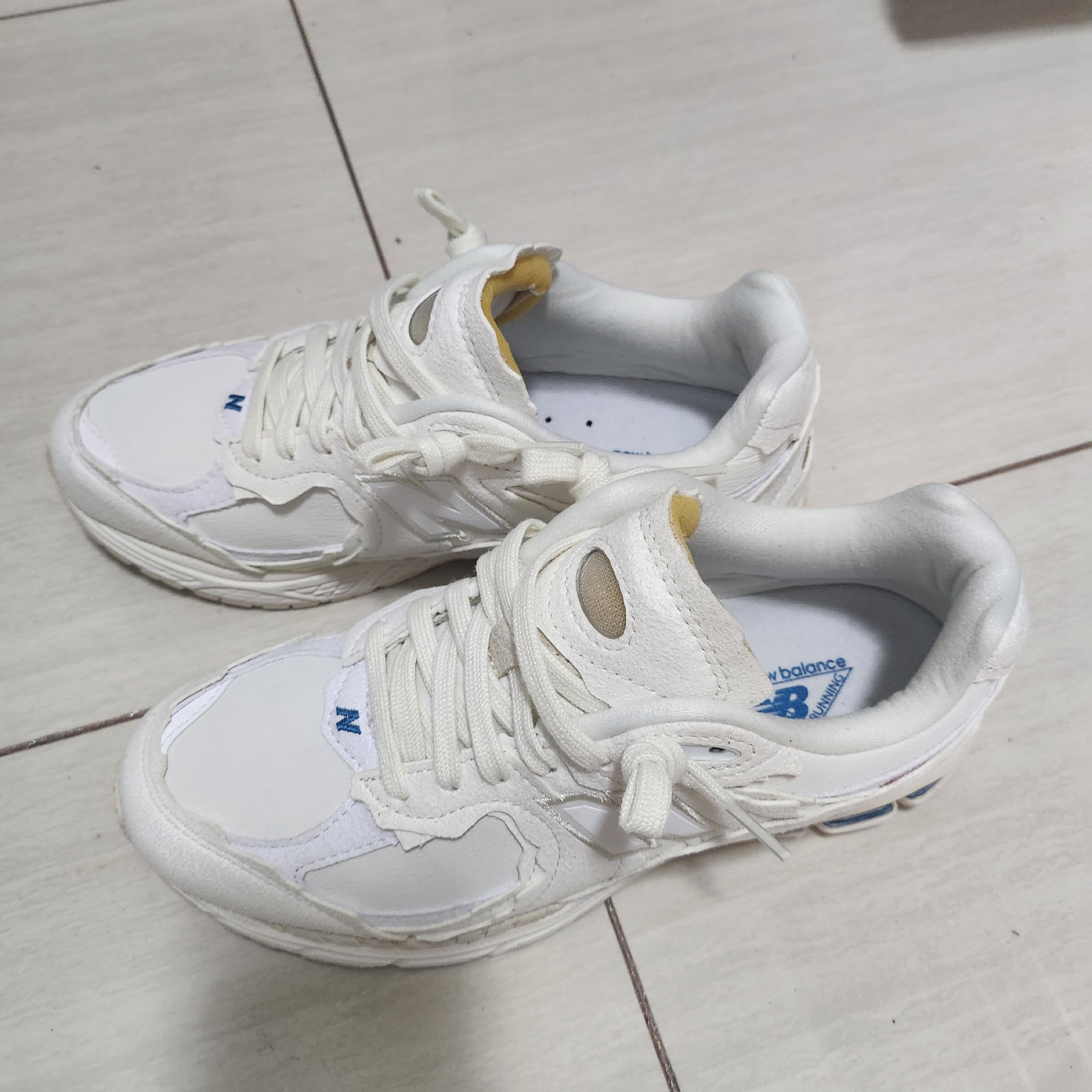 New Balance 2002R Protection Pack Sea Salt 착용 스타일