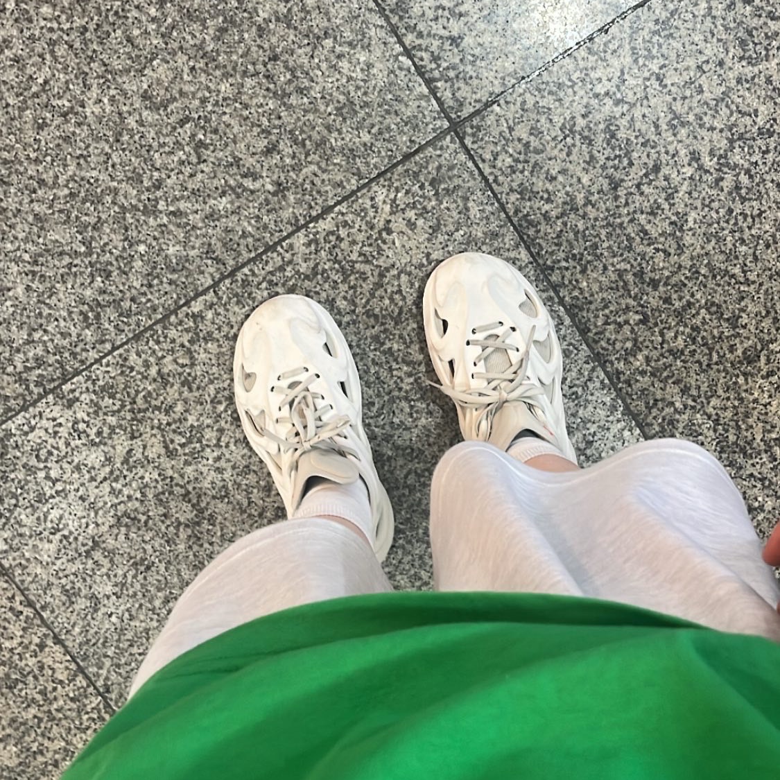 Adidas Adifom Q Off White 착용 스타일