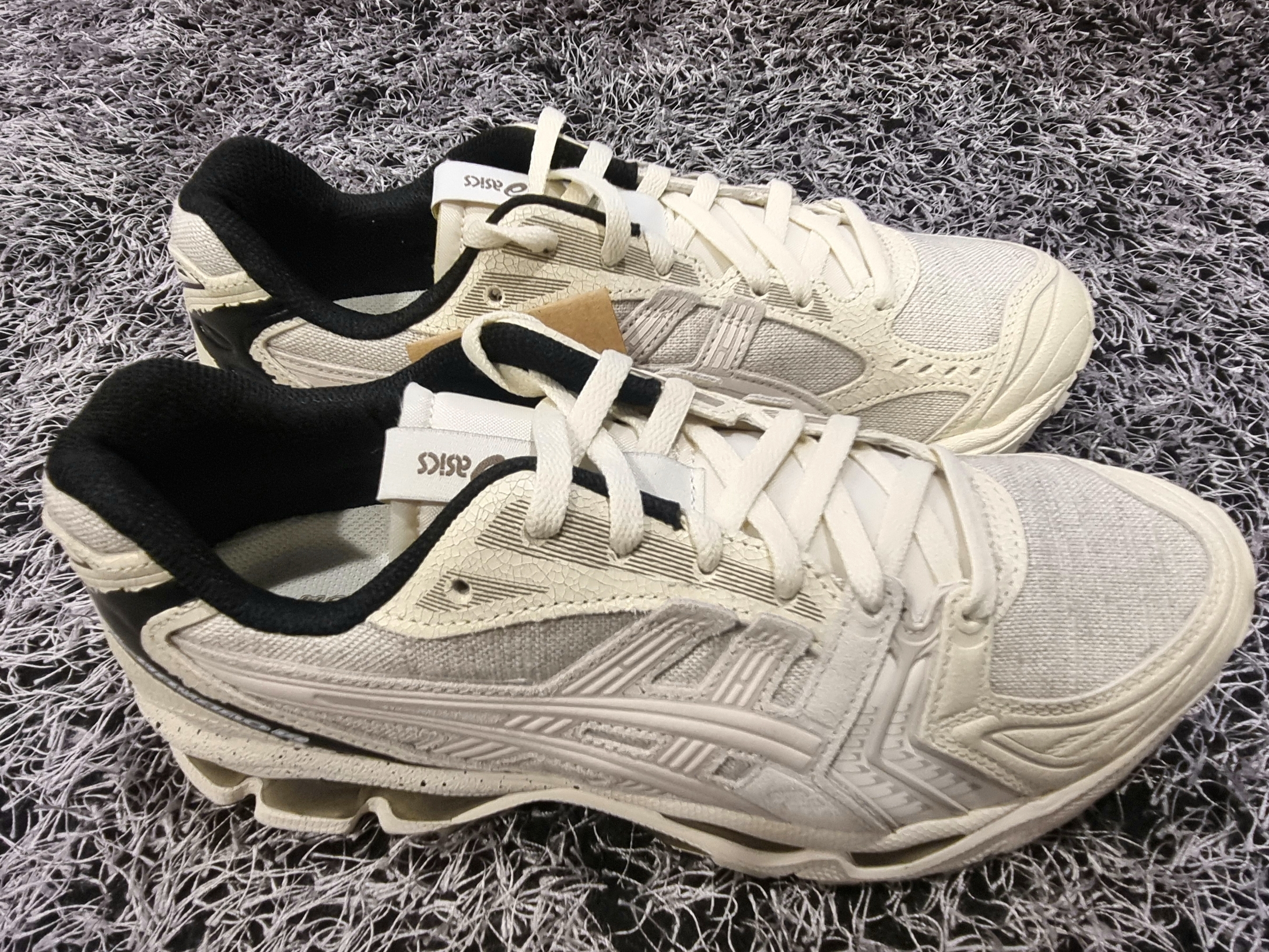 Asics Gel-Kayano 14 Imperfection Pack Cream 착용 스타일 - 4