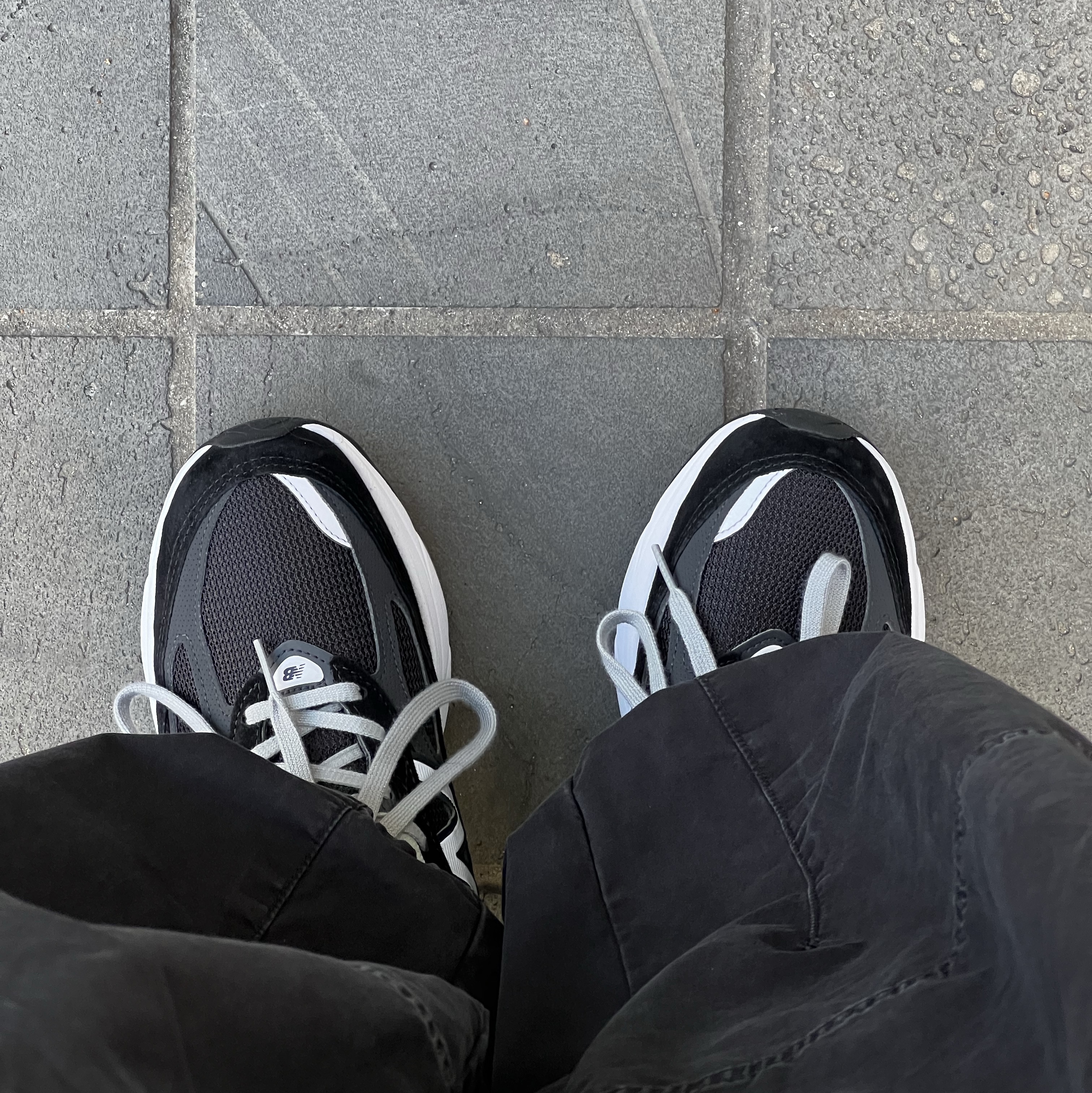 New Balance 990v6 Made in USA Black White 착용 스타일 - 2