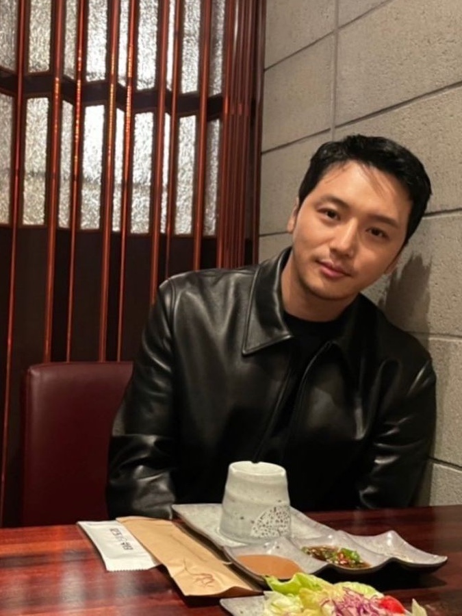 Covernat Vegan Leather Trucker Jacket Black, Gucci Leather Bomber Jacket Black 착용 스타일 - 5