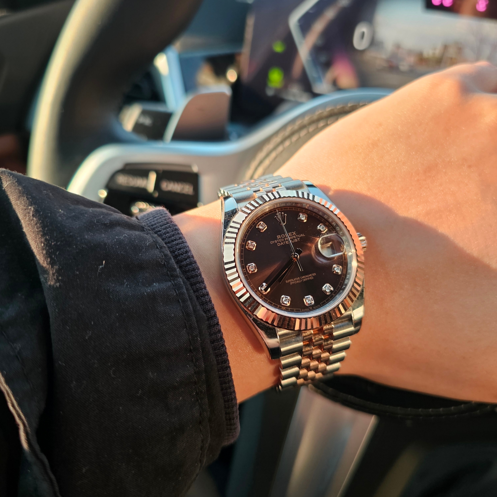 Rolex Datejust 41mm 126331 Chocolate Diamond-Set Jubilee 착용 스타일 - 3