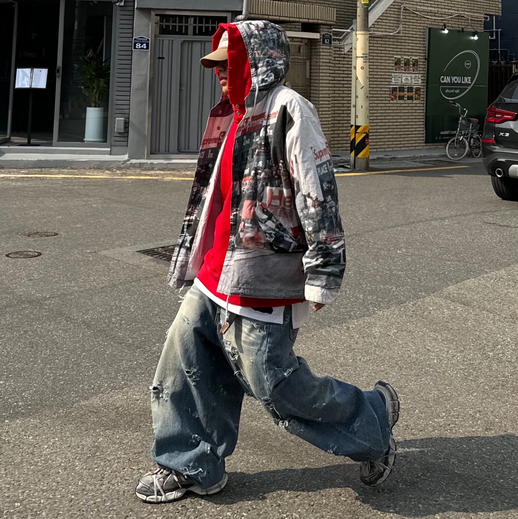Balenciaga 3XL Sneakers Grey White Red 착용 스타일
