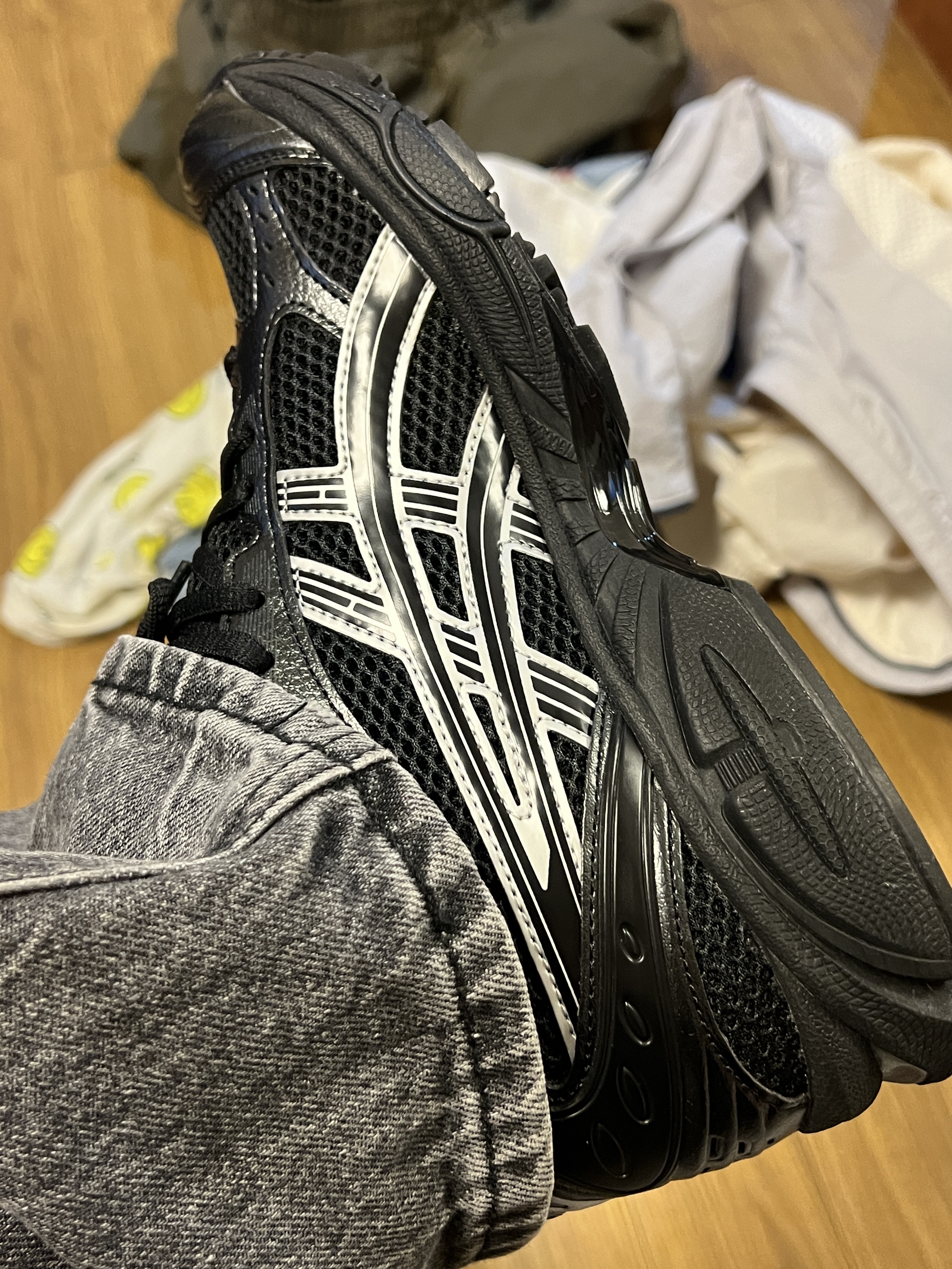 Asics Gel-Kayano 14 Black Pure Silver 착용 스타일 - 1
