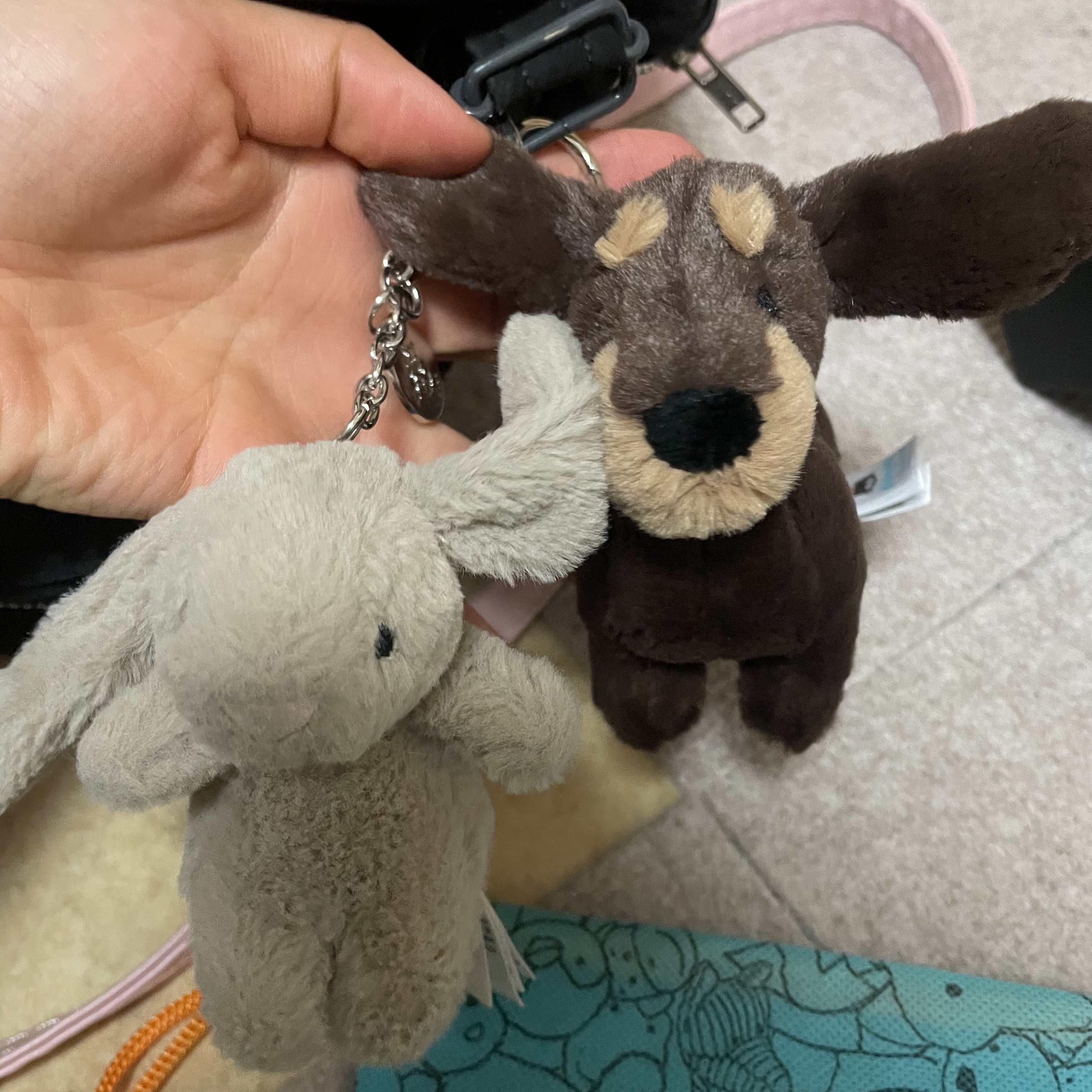 Porter Tanker Backpack Black, Jellycat Bashful Bunny Bag Charm Beige 착용 스타일 - 4