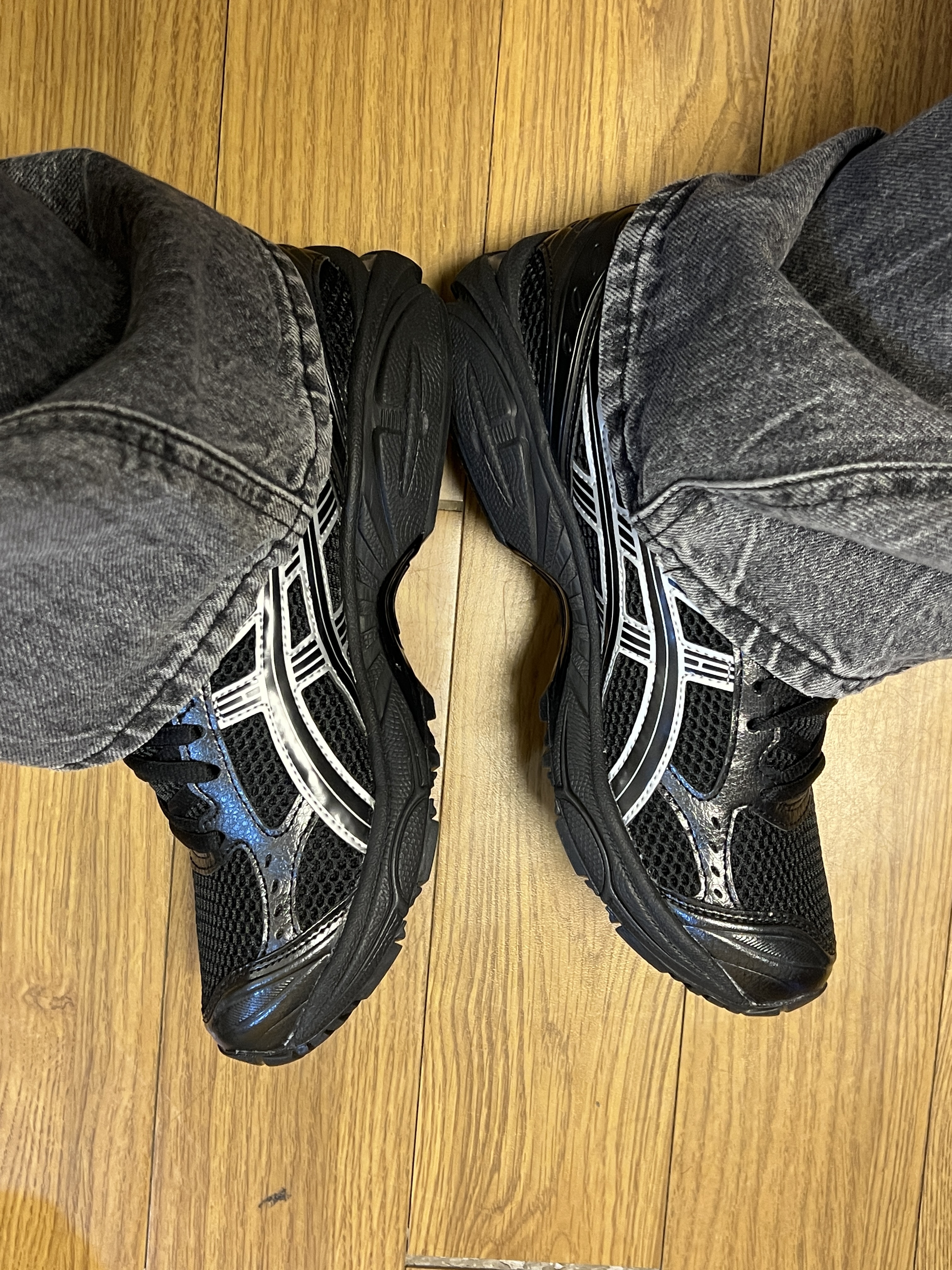 Asics Gel-Kayano 14 Black Pure Silver 착용 스타일 - 4