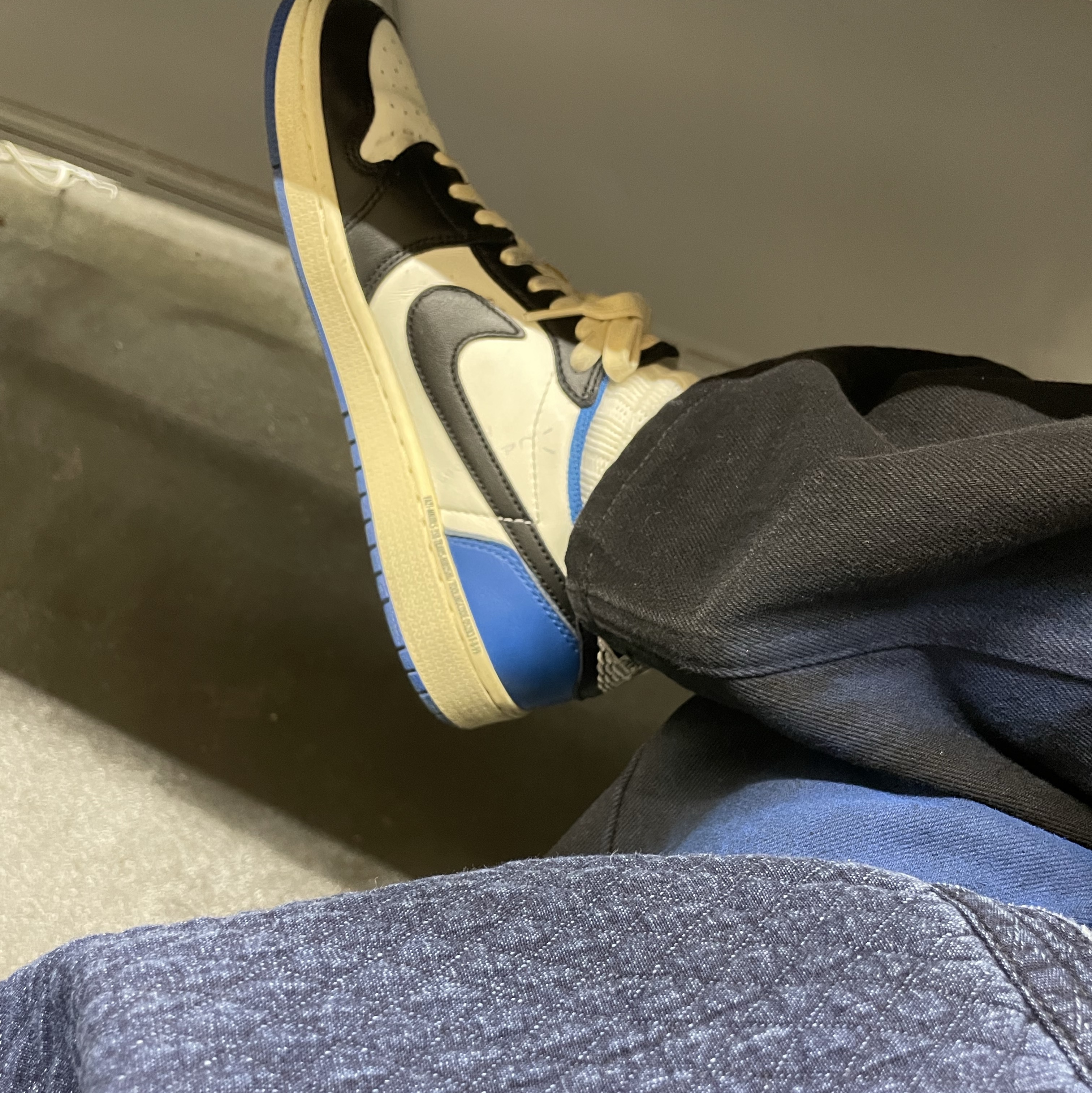 Jordan 1 x Travis Scott x Fragment Retro Low OG SP Military Blue 착용 스타일