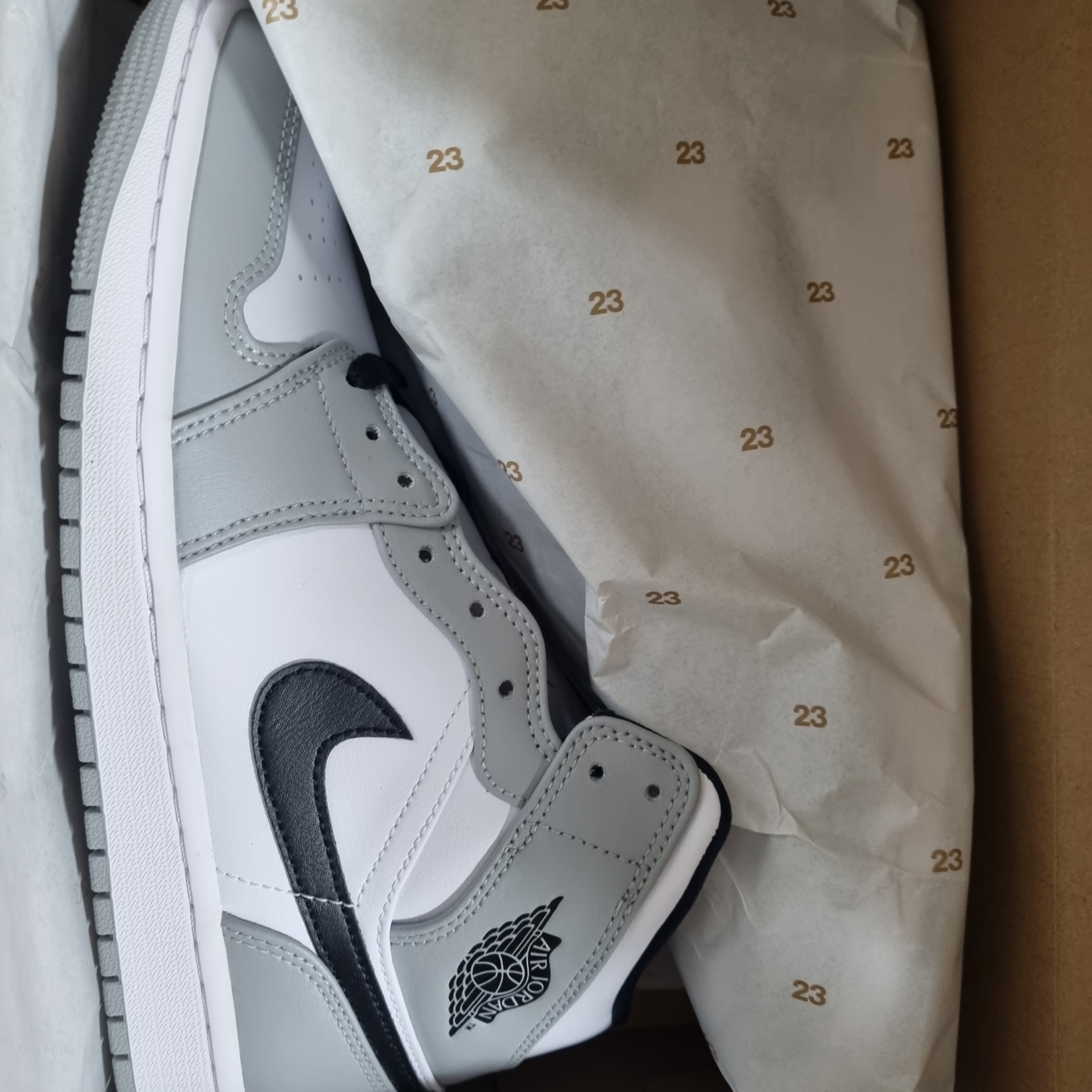 Jordan 1 Mid Light Smoke Grey 착용 스타일