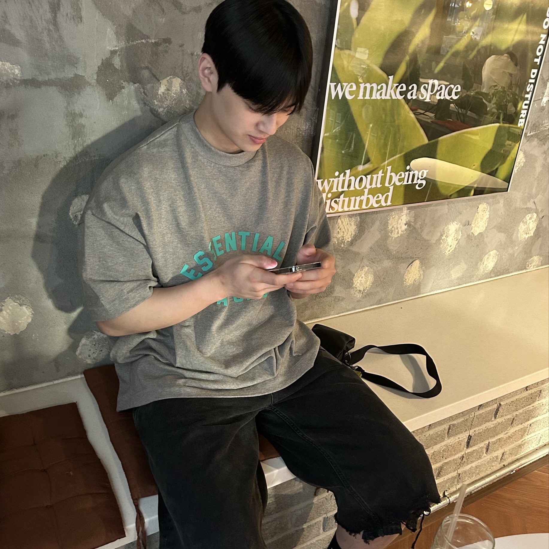 Essentials Heavy Jersey Crewneck T-Shirt Dark Heather Oatmeal - 24SS, Martine Rose Jean Short Black Wash Gaffer Tape 착용 스타일