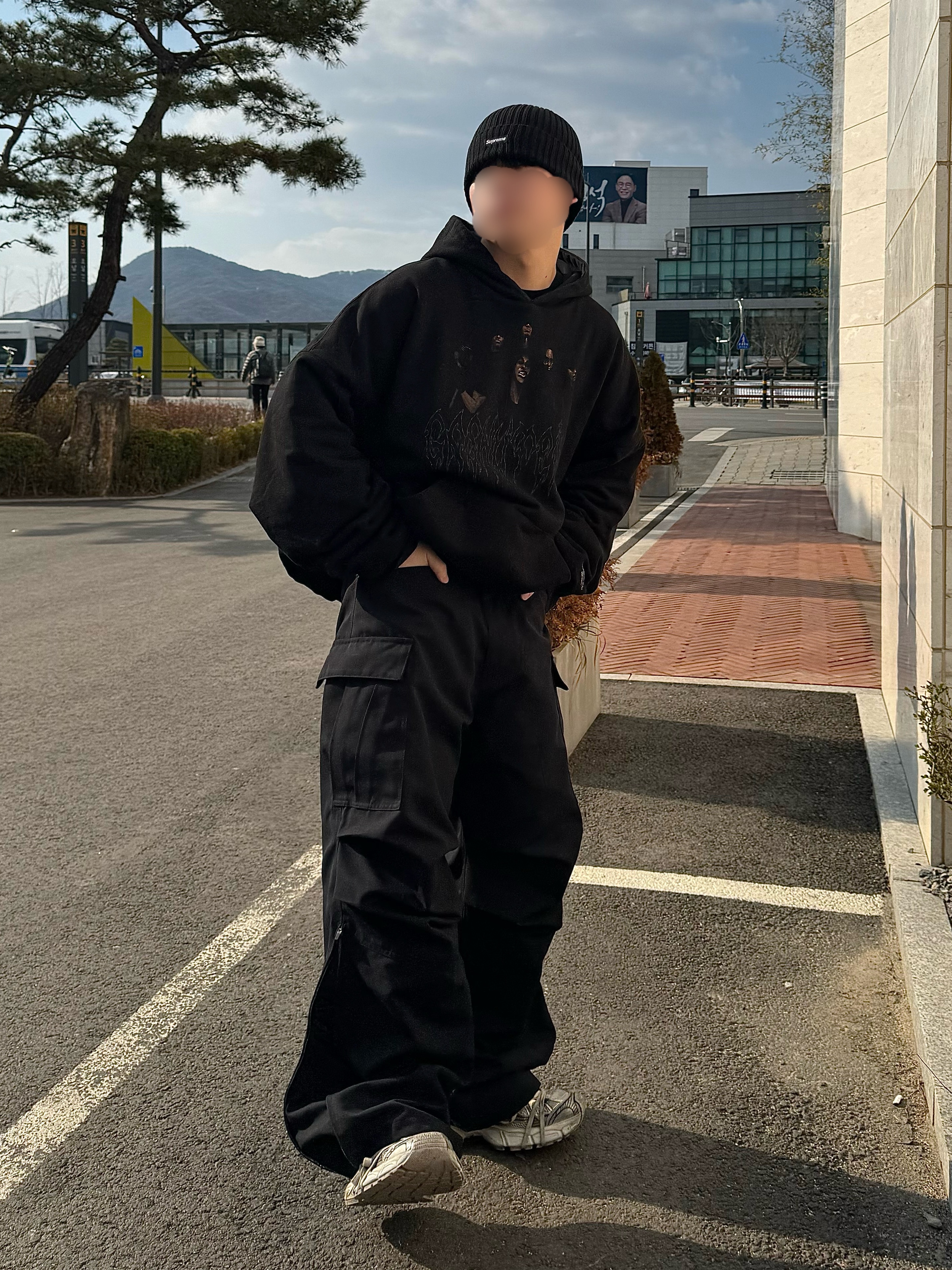 Nonnod Side Zip Cargo Pants Black, Undermycar Gashutein 6 Six People Graphic 2 Layered Hoodie Bristol Black - 24SS 착용 스타일 - 1