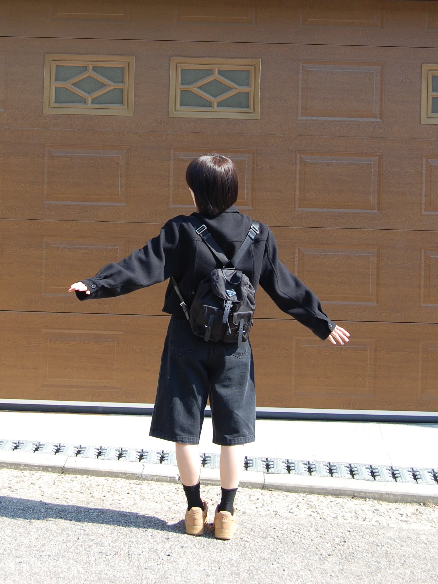 Nike Air Force 1 '07 WB Flax, Prada Re-Nylon Small Backpack Black 착용 스타일 - 2