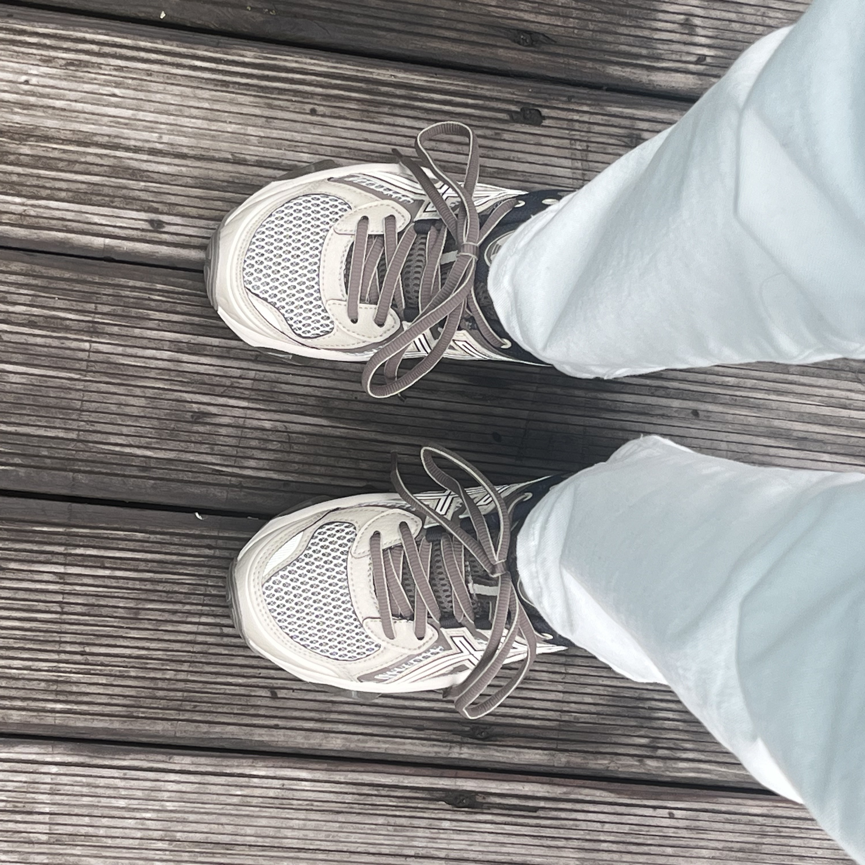 Asics Gel-Quantum Kinetic Birch Dark Taupe 착용 스타일