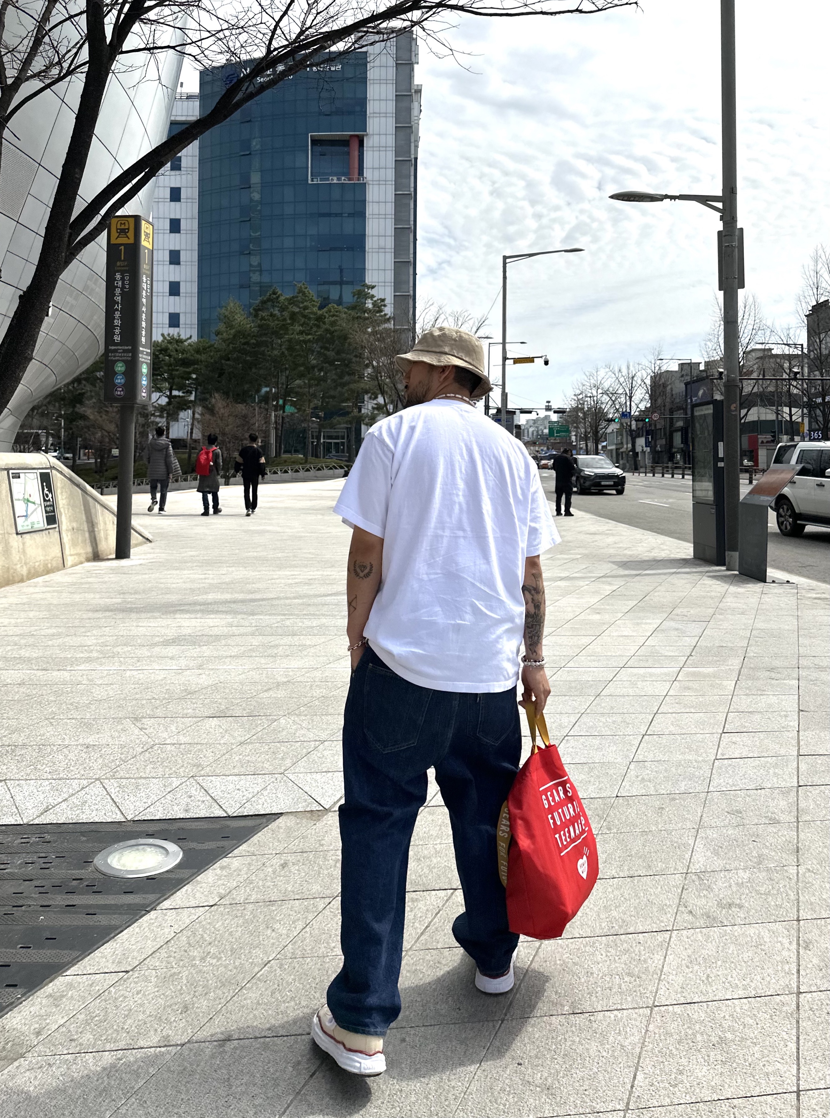 Human Made Nylon Heart 2-Way Tote Bag Red, Maison Mihara Yasuhiro Peterson OG Sole Canvas Low-top Sneakers Natural 착용 스타일 - 1
