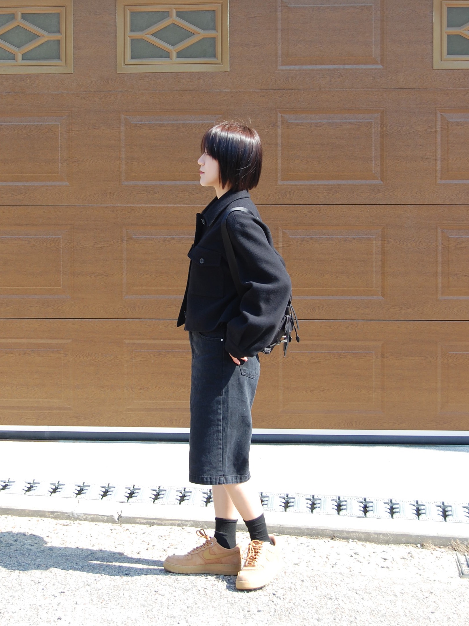 Nike Air Force 1 '07 WB Flax, Prada Re-Nylon Small Backpack Black 착용 스타일 - 1