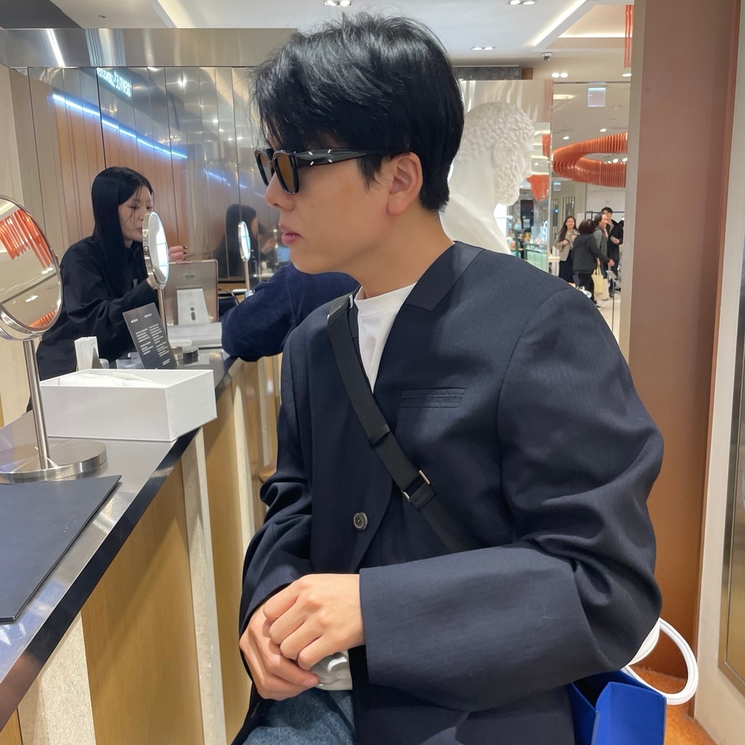 Gentle Monster x Maison Margiela MM109 Black Black, Ader Error Wide Blue Bag Blue 착용 스타일 - 1