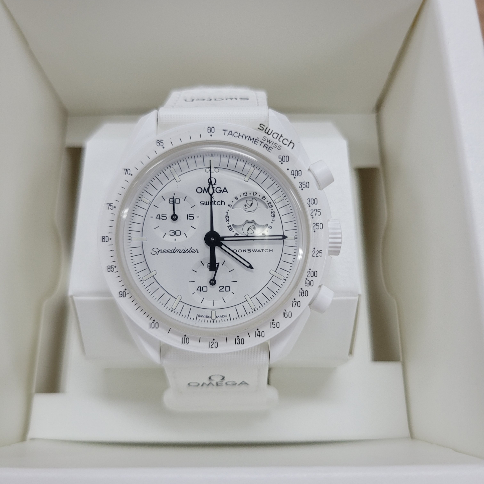 Swatch x Omega x Snoopy Bioceramic Moonswatch Mission To The Moonphase Full Moon 착용 스타일 - 1