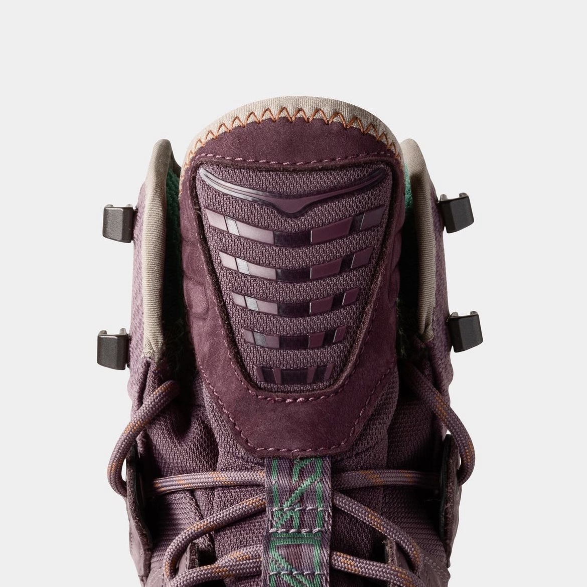 Hoka x Bodega Tor Ultra High Flint Eggplant 착용 스타일 - 5
