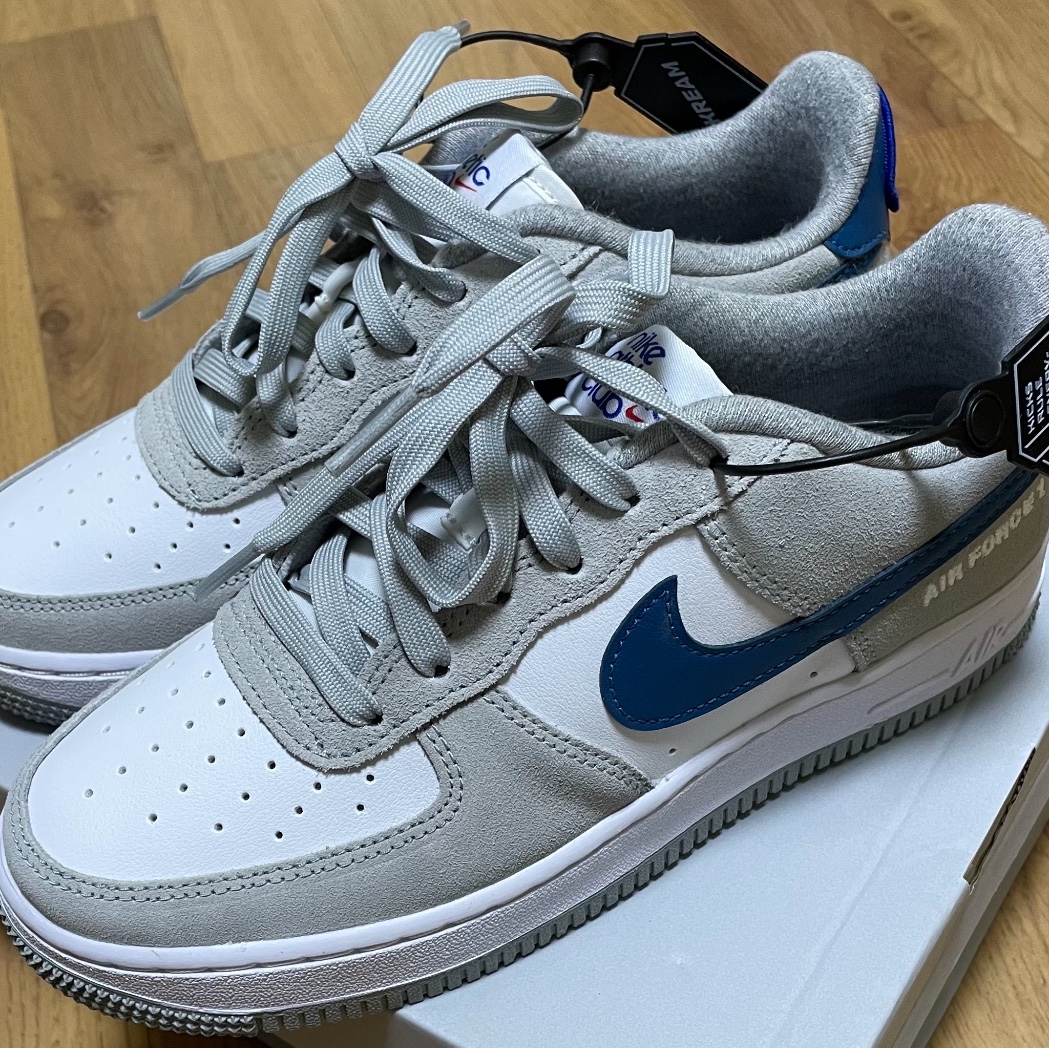 (GS) Nike Air Force 1 LV8 Athletic Club Light Smoke Grey Marina 착용 스타일