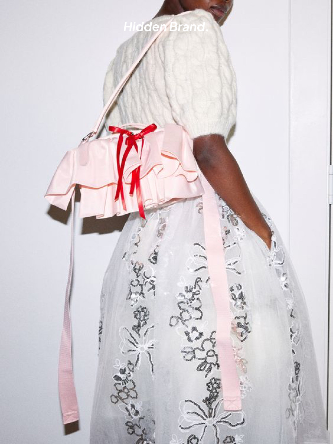 (W) Simone Rocha Bow Ribbon Crystal Drip Earring Black, Simone Rocha Frilly Multi Pocket Crossbody Bag Pink Red 착용 스타일 - 4