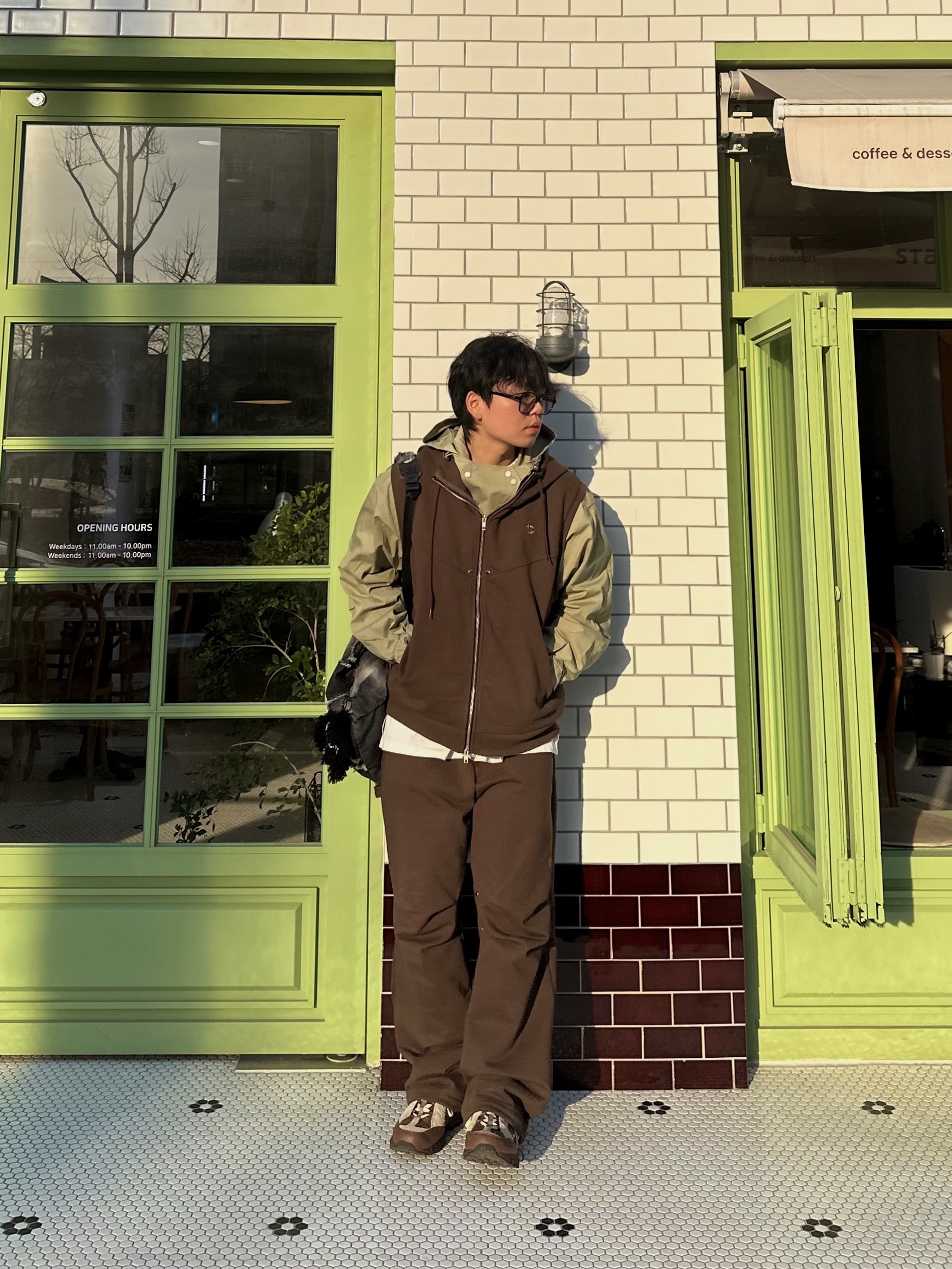 Nike x Jacquemus Air Humara LX Ale Brown and Gold 착용 스타일 - 1