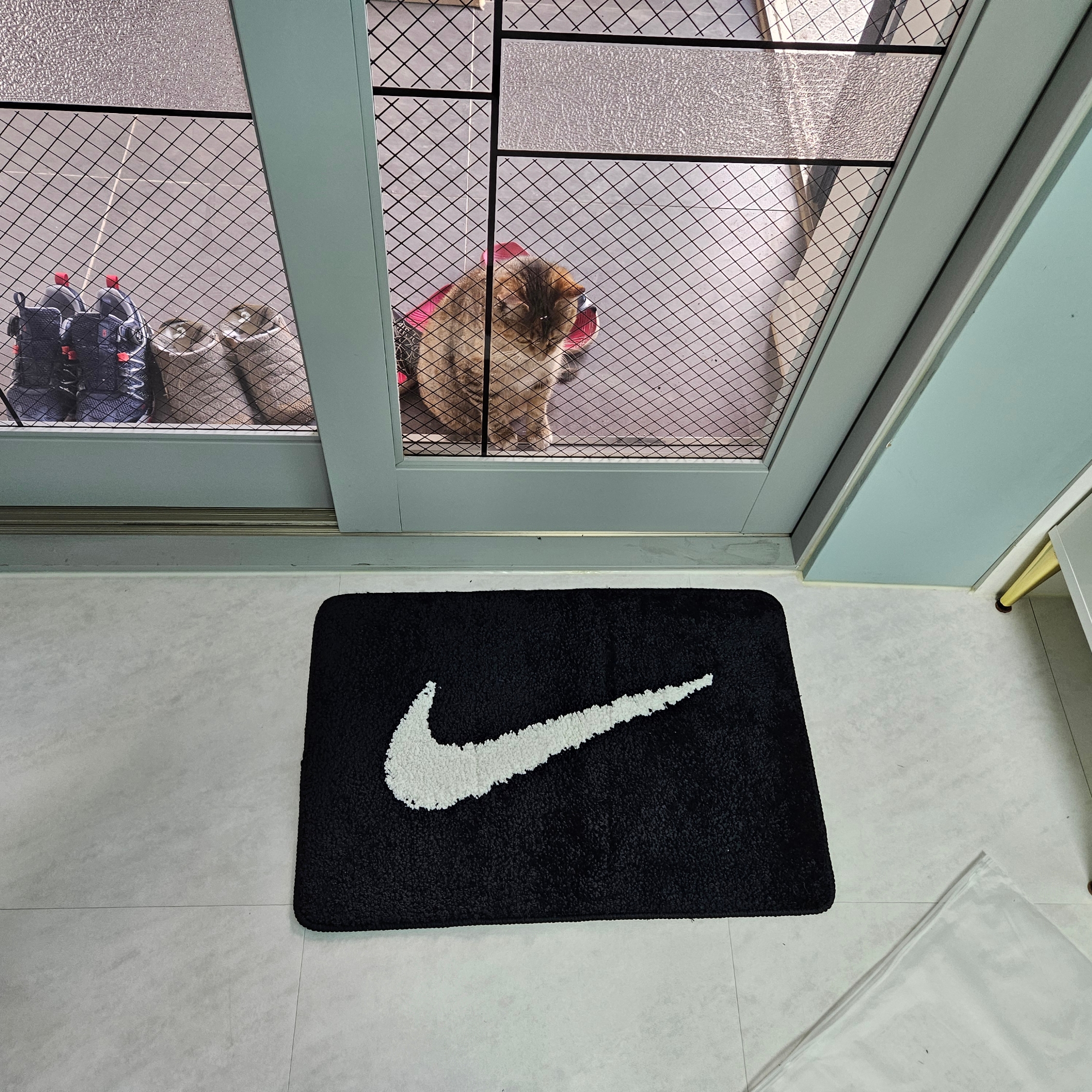 Nike Swoosh Rug Black White 착용 스타일 - 3