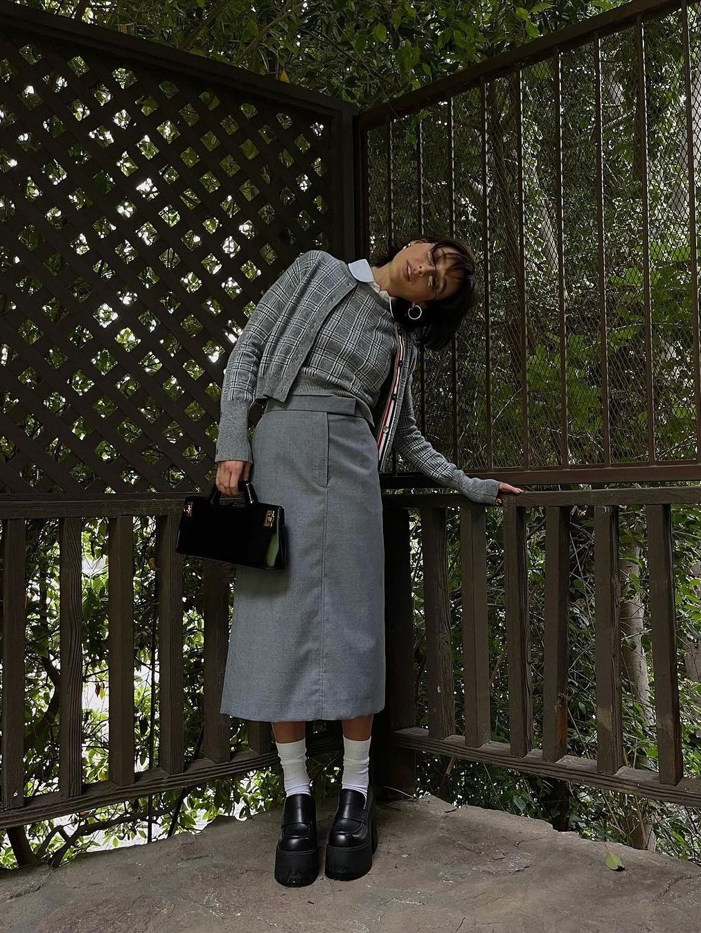 (W) Play Comme des Garcons Black Heart Knit Cardigan Grey, STU Round Neck Cardigan Light Grey with Chess Brooches 착용 스타일 - 5