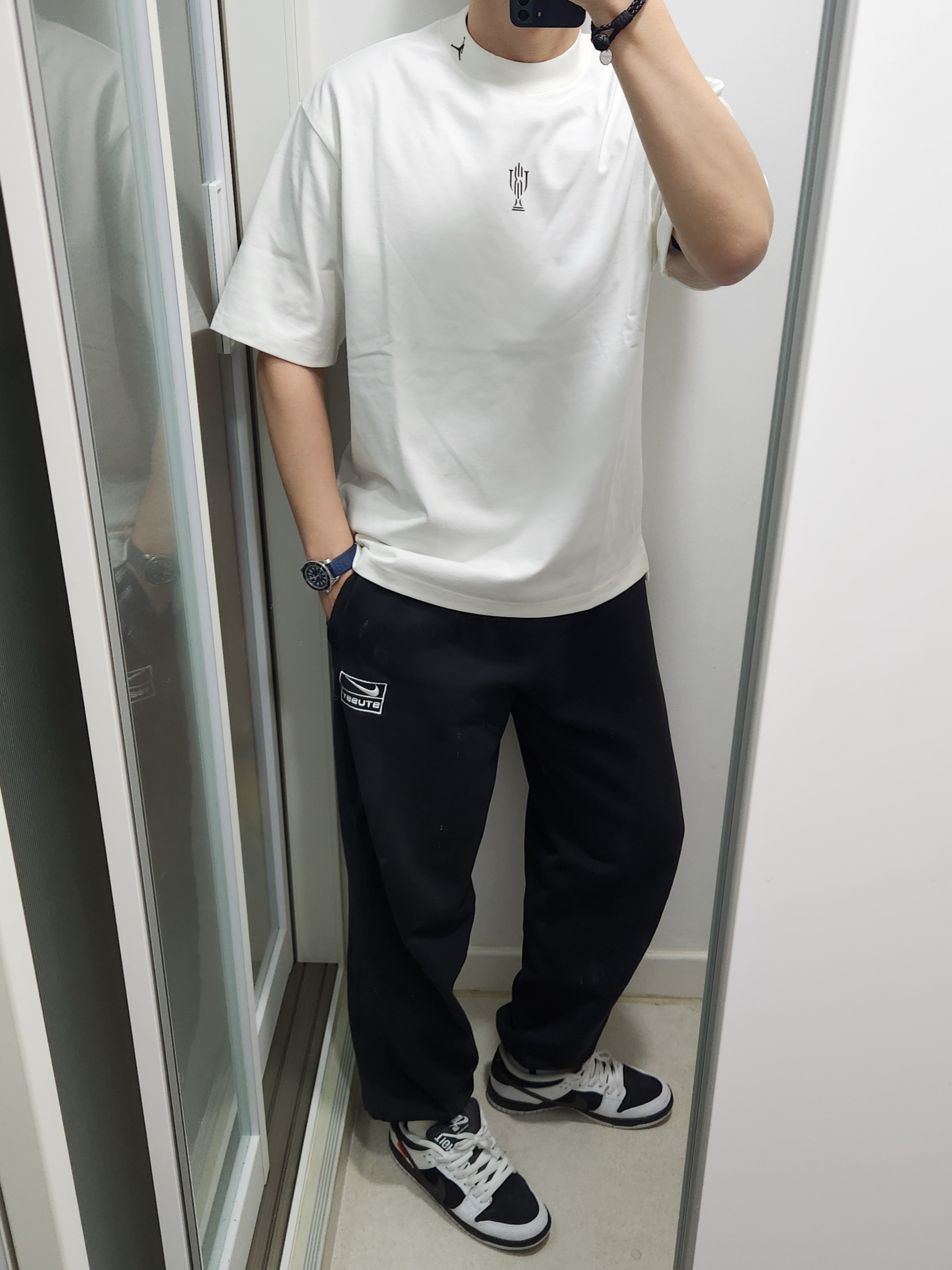 Jordan x Trophy Room Short Sleeve Top Black (FQ3844-010), Nike x Stussy NRG Washed Fleece Pants Black (DO5296-010) 착용 스타일 - 2