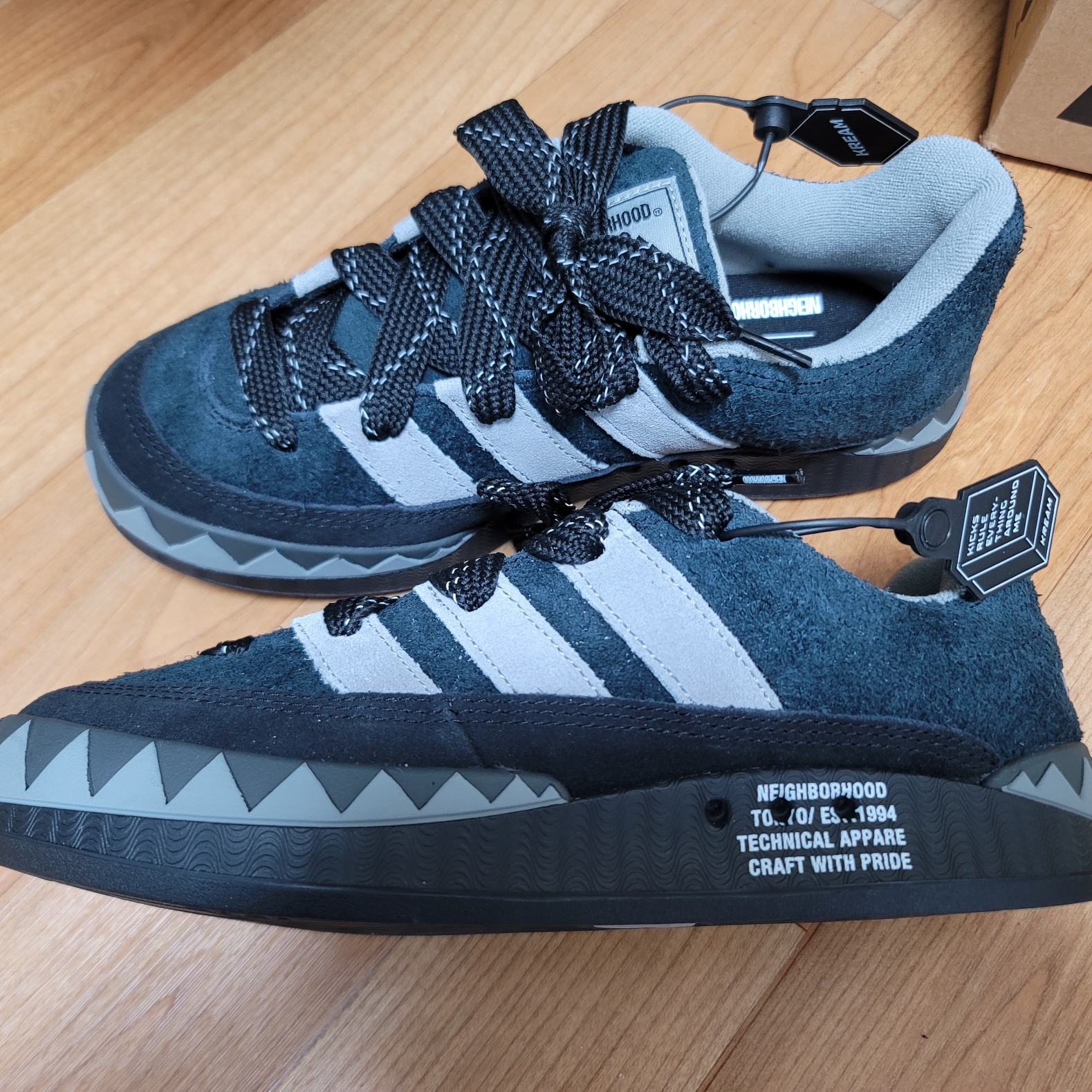 Adidas x Neighborhood Adimatic Core Black 착용 스타일