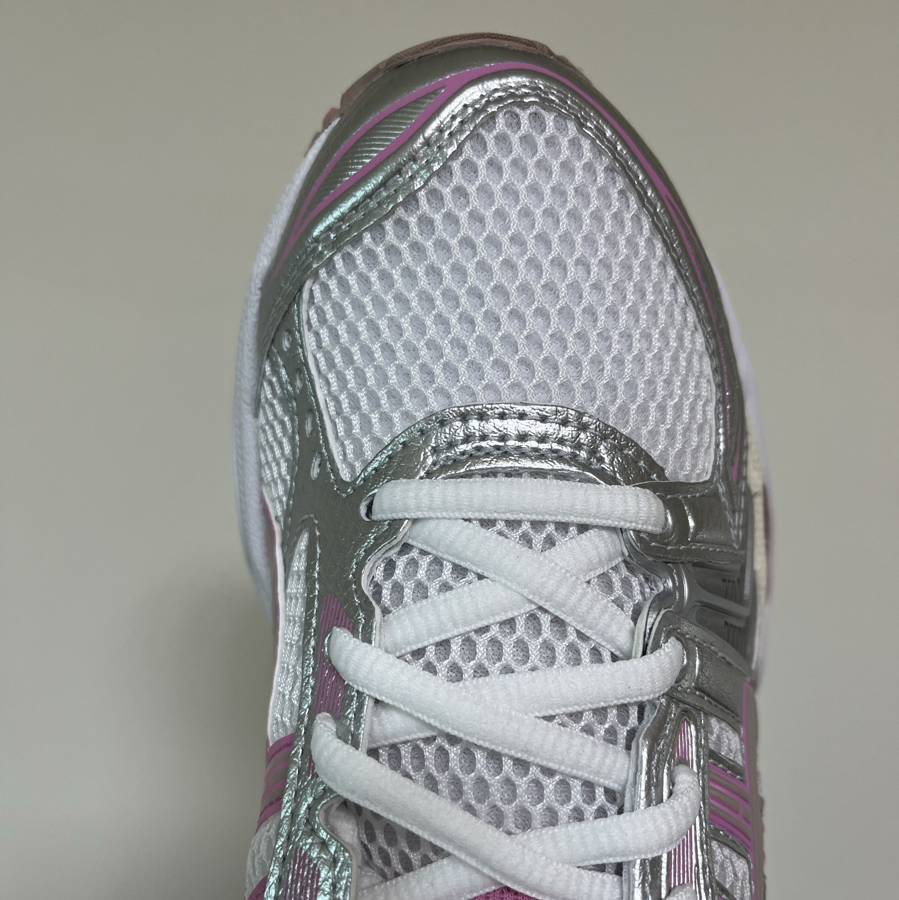 Asics Unlimited Gel-Kayano 14 White Fawn 착용 스타일 - 4