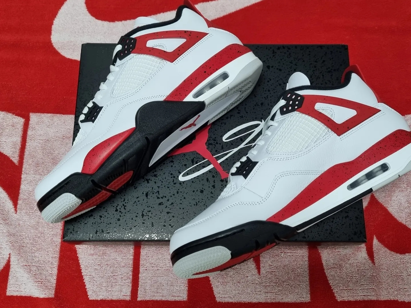 Jordan 4 Retro Red Cement 착용 스타일